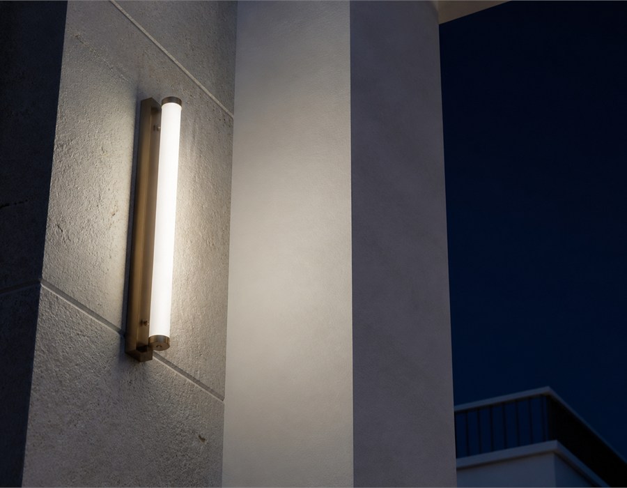 Wall light casting a clear 5000K glow