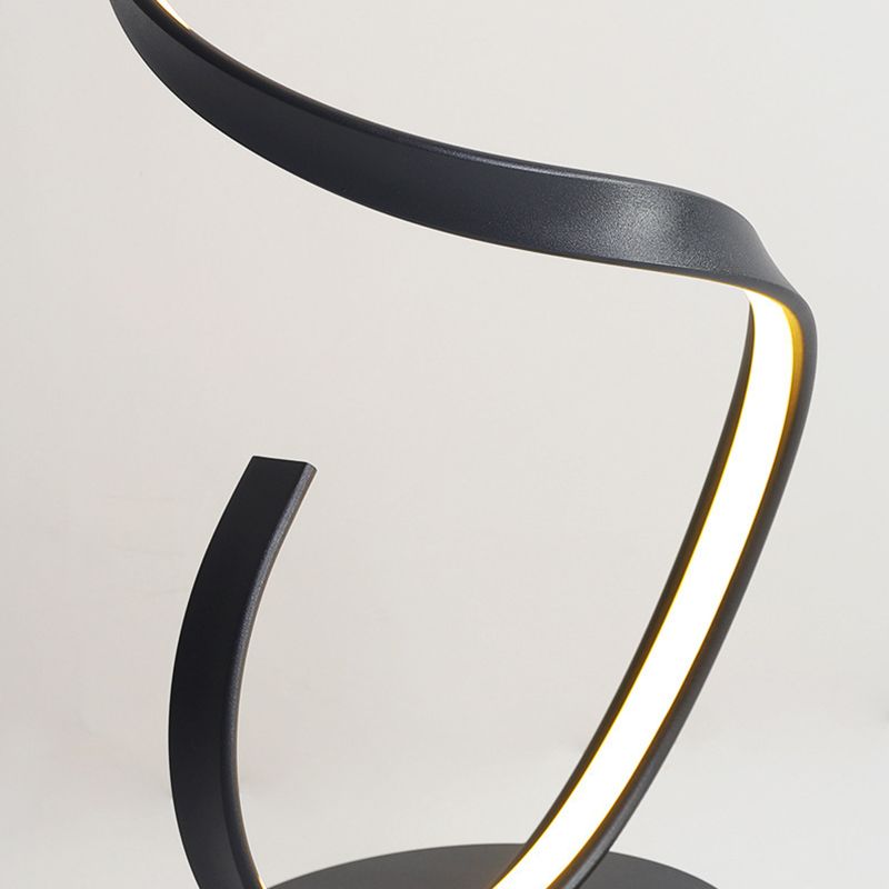 Stromlinienförmige Stehleuchte, 2 Farben, 135CM Lang - Lumpaz