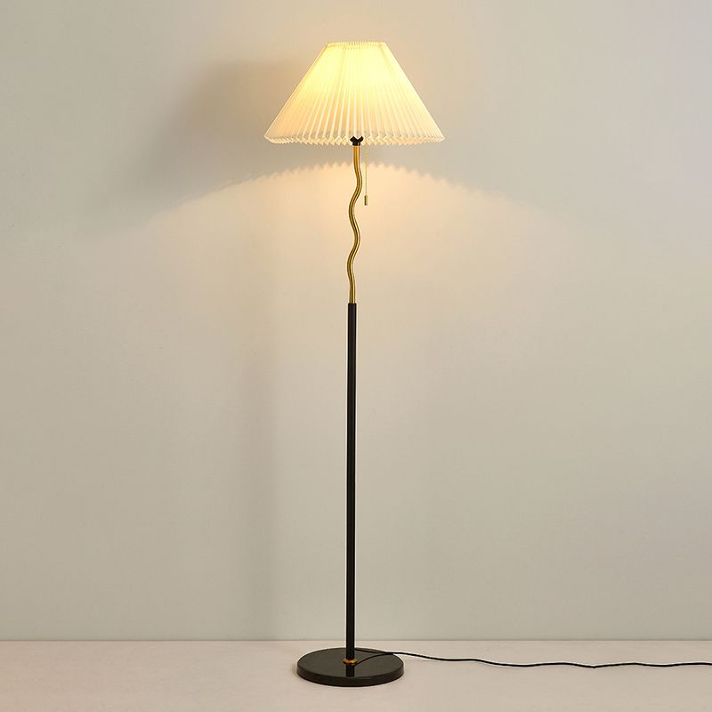 Ozawa Geometrische Plissierte Stehleuchte, Metall & Stoff, 160CM Lang - Lumpaz