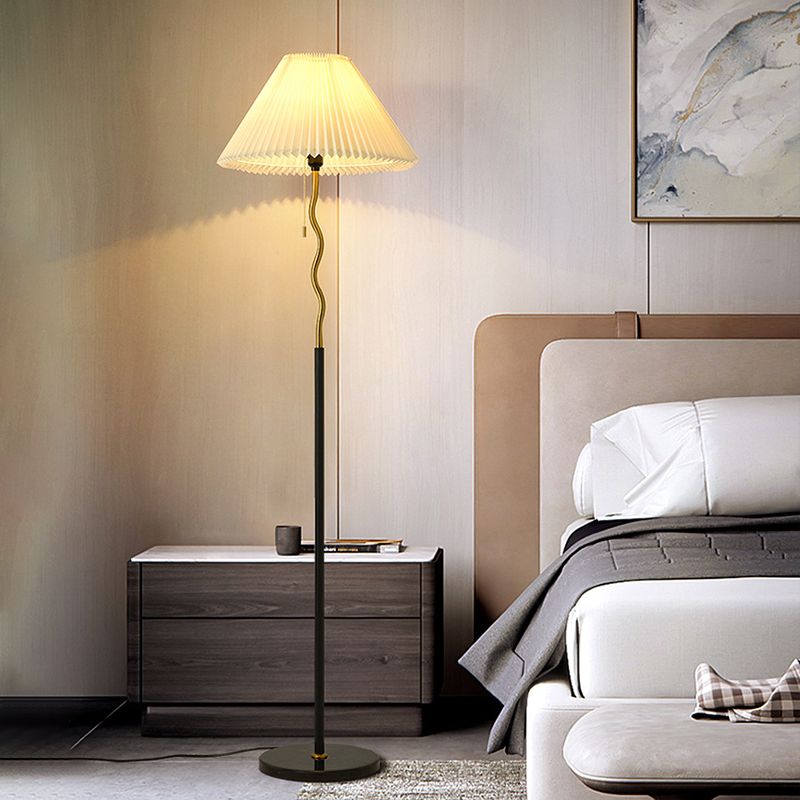 Ozawa Geometrische Plissierte Stehleuchte, Metall & Stoff, 160CM Lang - Lumpaz