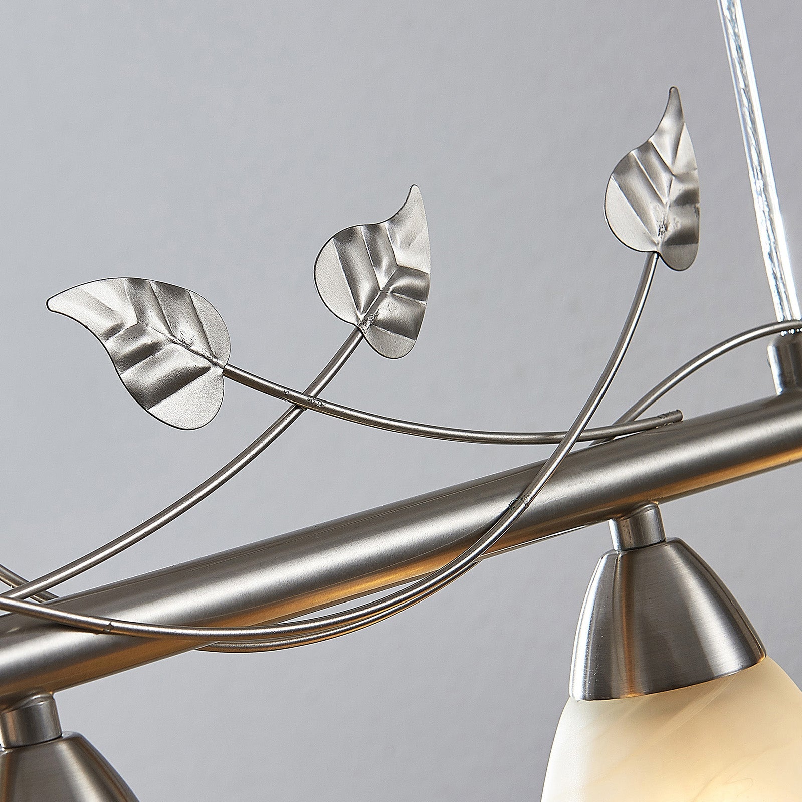 Eyrn Blatt Lineare Pendelleuchte, 4-flammig, Metall & Glas - Lumpaz