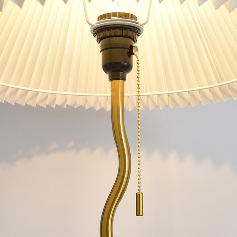Ozawa Geometrische Plissierte Stehleuchte, Metall & Stoff, 160CM Lang - Lumpaz