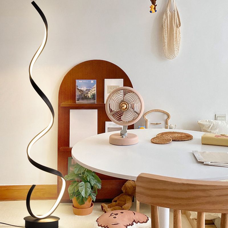 Stromlinienförmige Stehleuchte, 2 Farben, 135CM Lang - Lumpaz