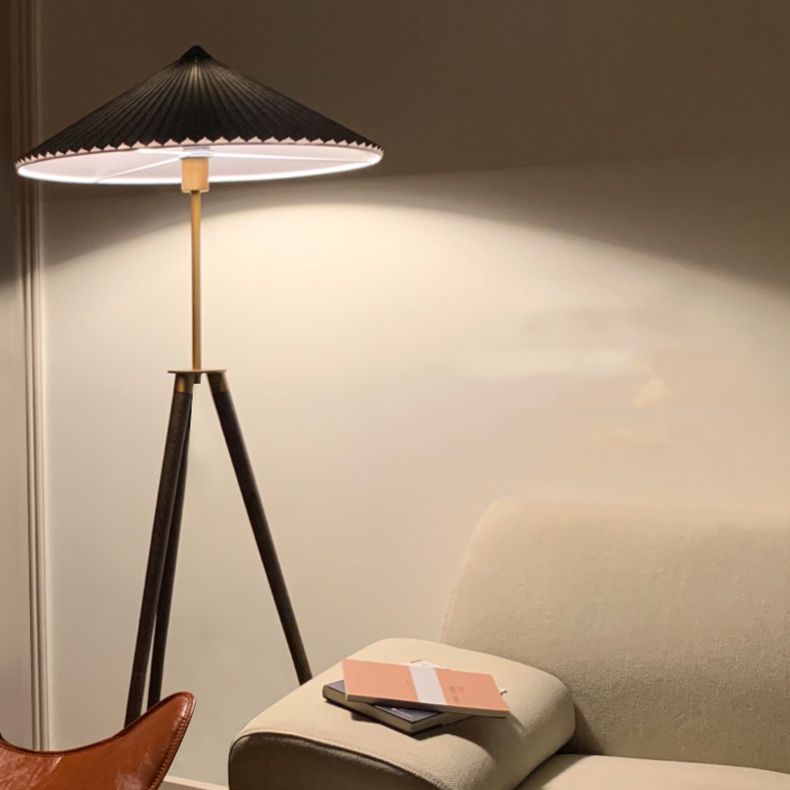 Ozawa Plissierte Stativ-Stehleuchte, Holz & Stoff, 150CM Lang - Lumpaz
