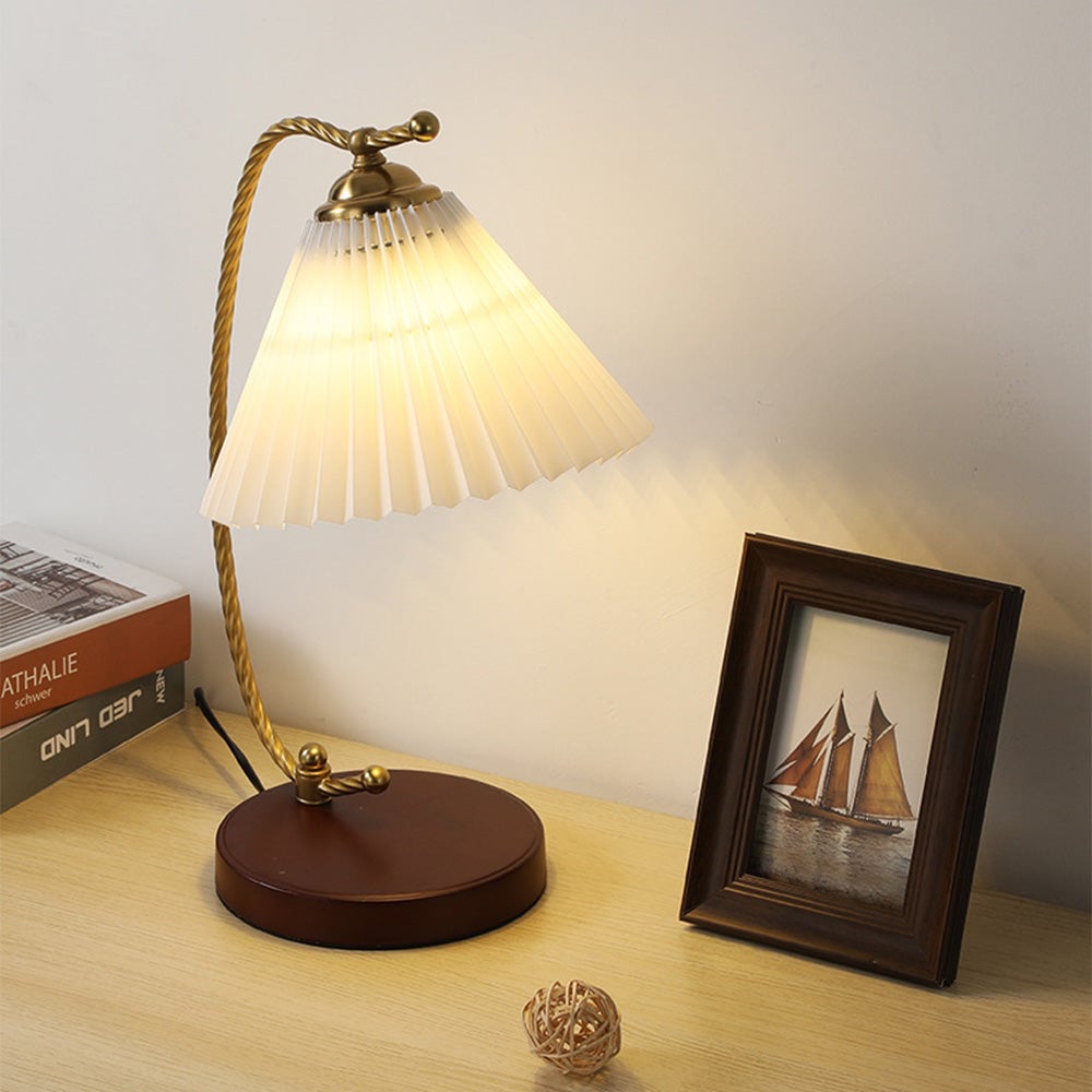 Dotty Retro Pleated Table Lamp - Lumpaz