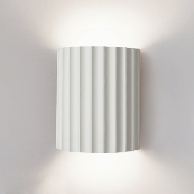 Modern Half-Circle Resin Wall Sconce For Living Room - Lumpaz