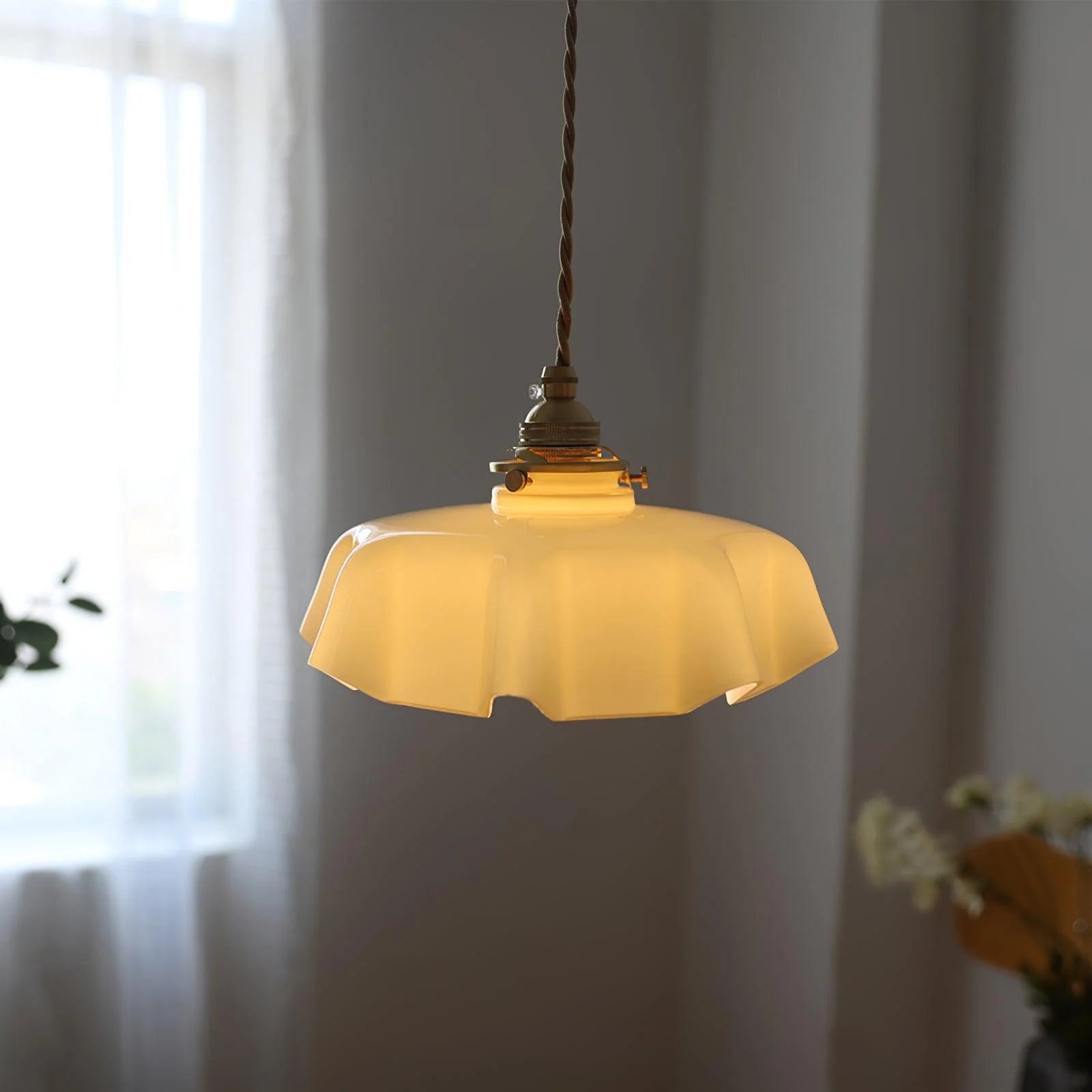 Modern Romantic Small Glass Ribbon Edge Pendant Light For Living Room - Lumpaz
