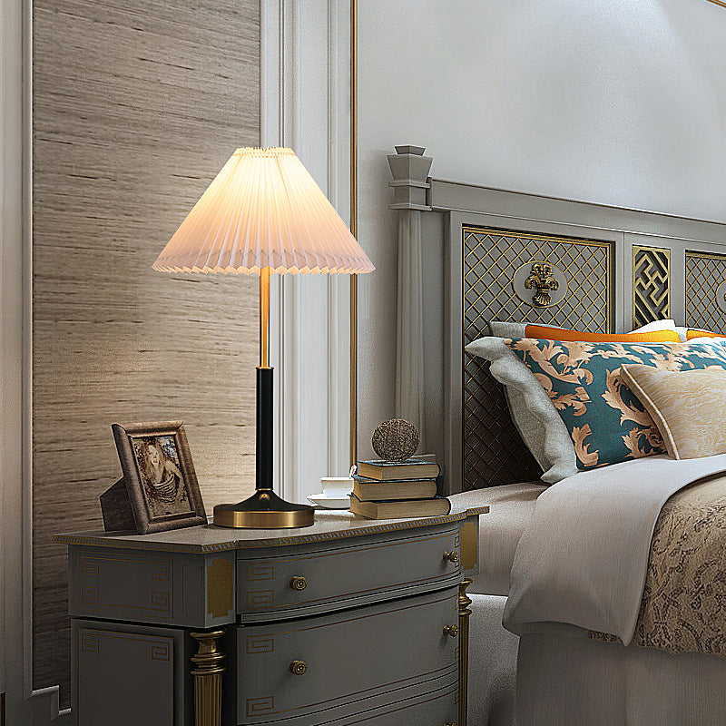 Modern Creative Decoration Table Lamp For Bedroom - Lumpaz