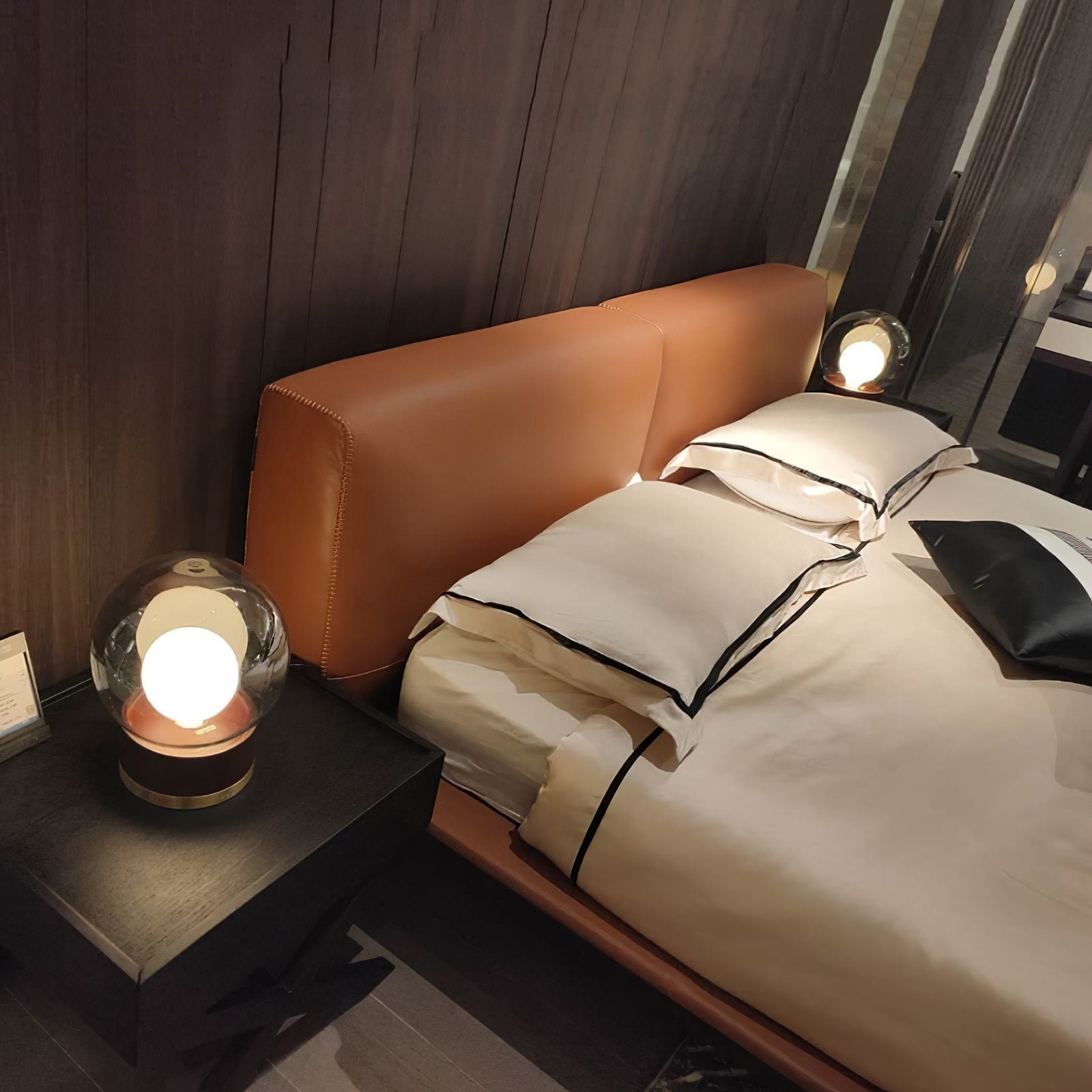 Modern Rigel Round Glass Table Light - Lumpaz