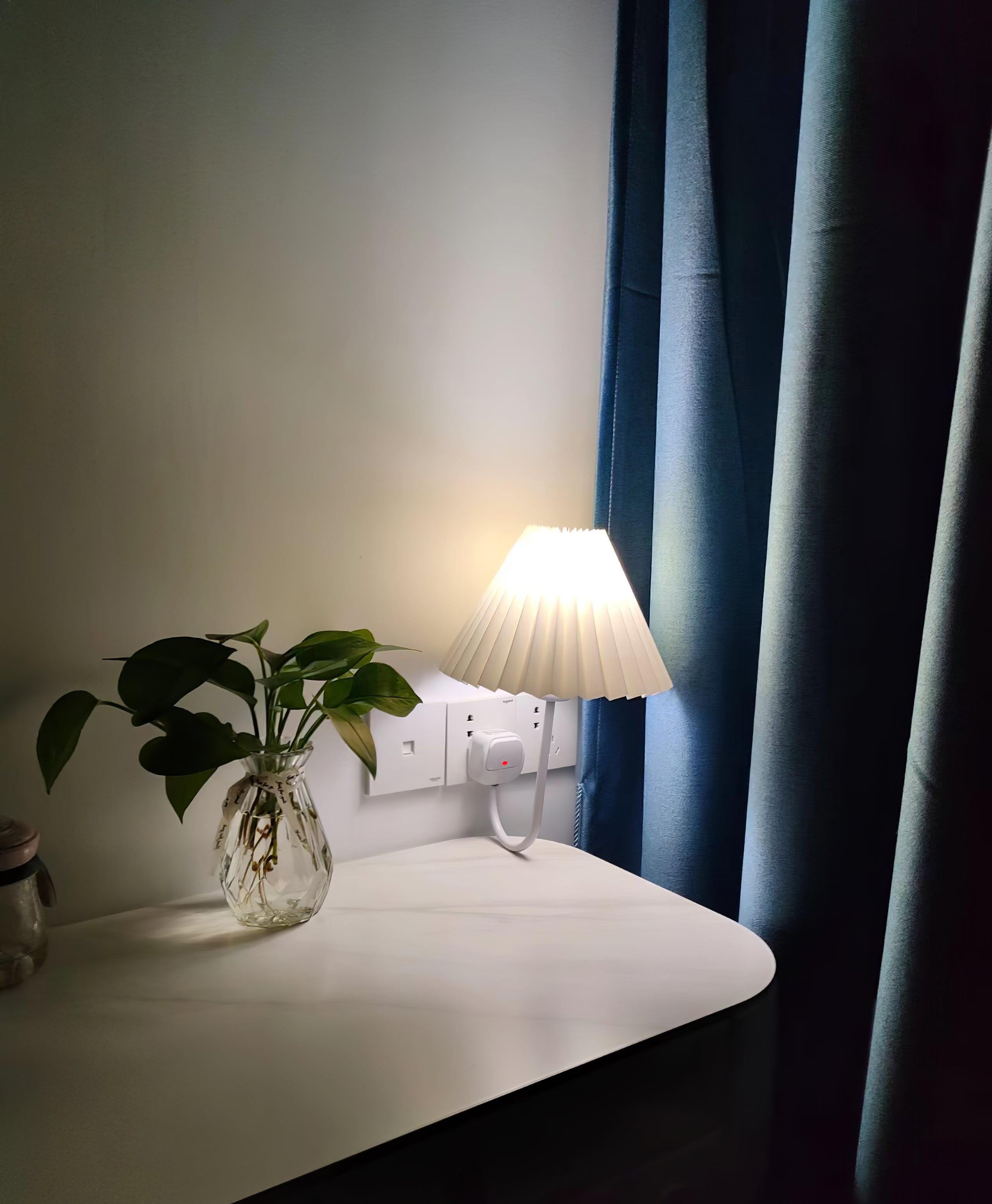 Plug-in Wall Light - Lumpaz