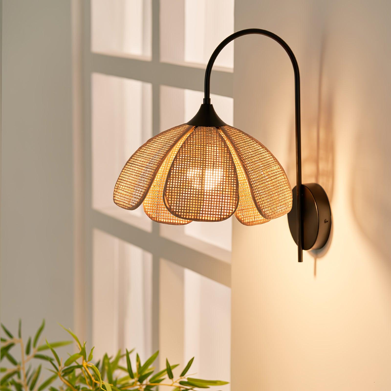 Rattan Petal Wall Lamp - Lumpaz