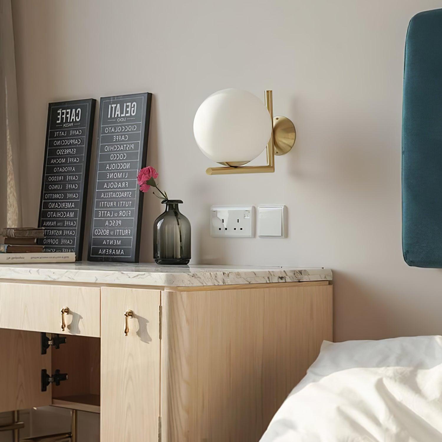 Blown Glass Opal Glass Wall Lamp - Lumpaz