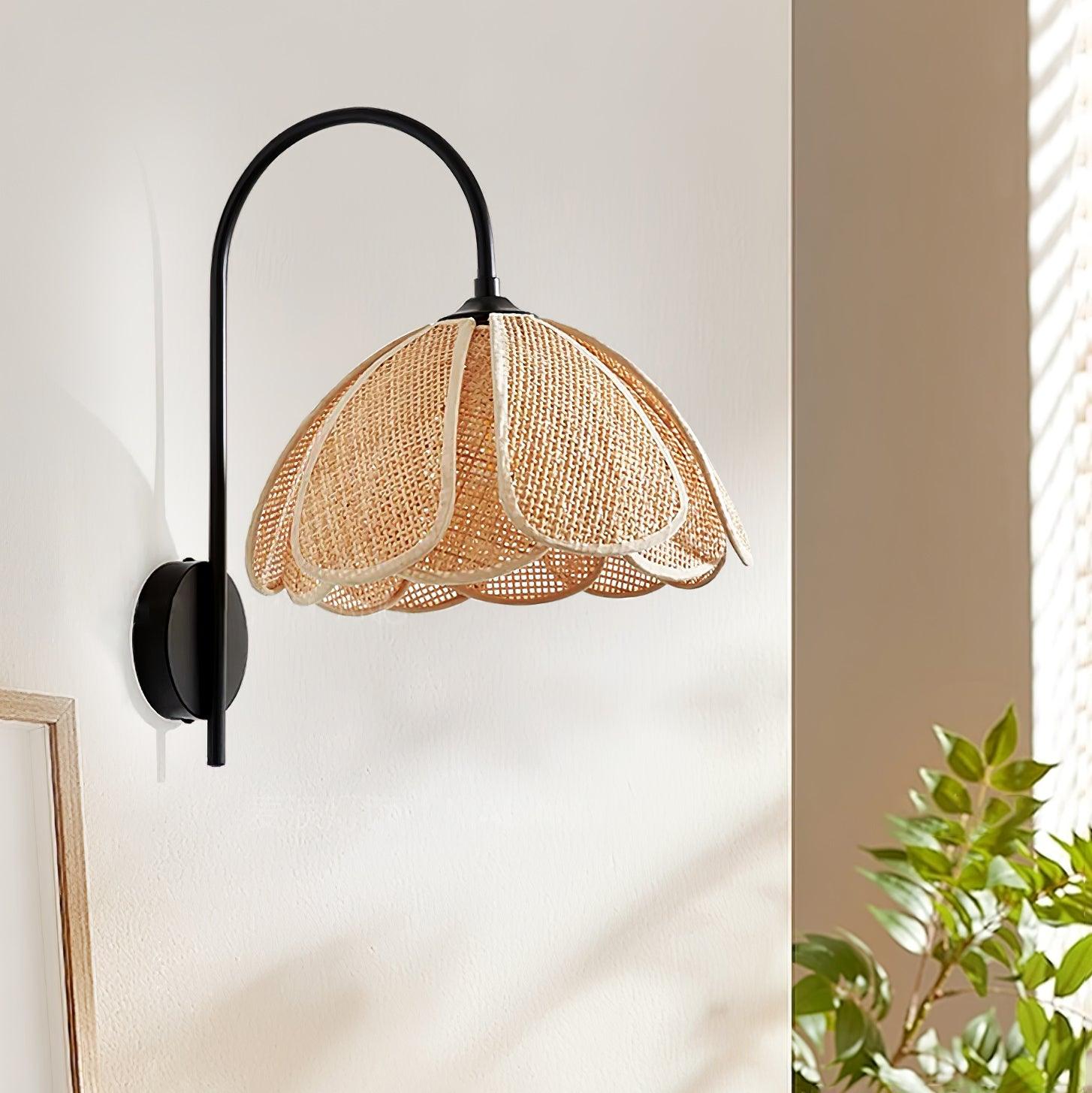 Rattan Petal Wall Lamp - Lumpaz