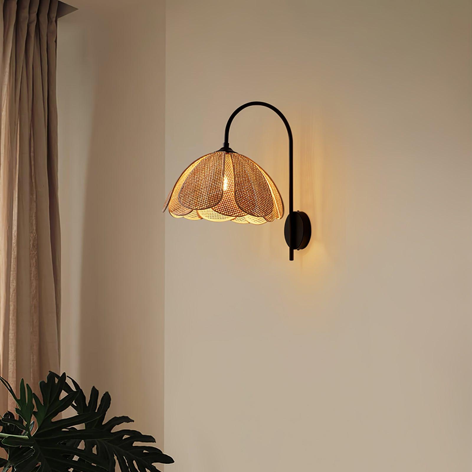 Rattan Petal Wall Lamp - Lumpaz