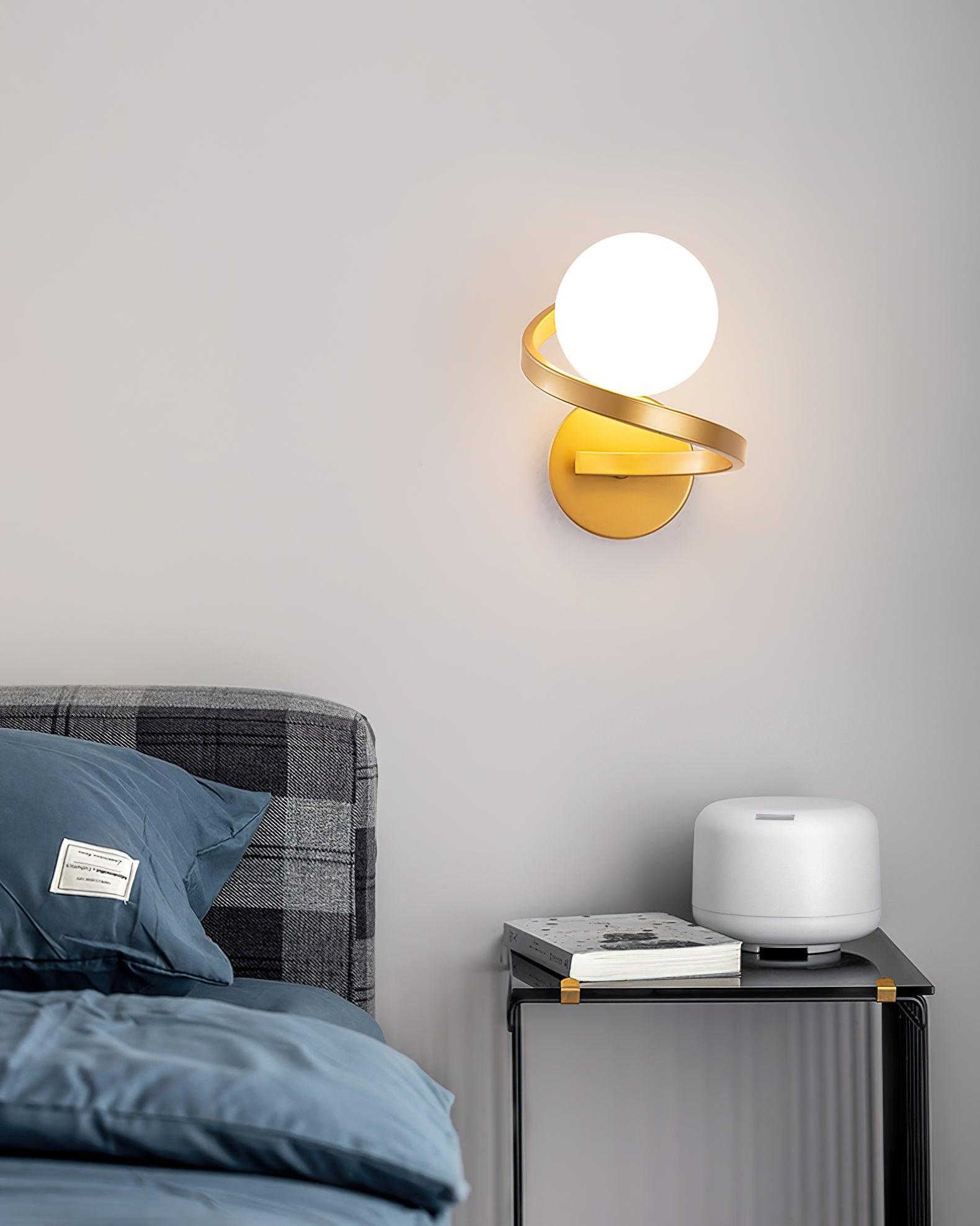 Curved Brass Wall Lamp - Lumpaz