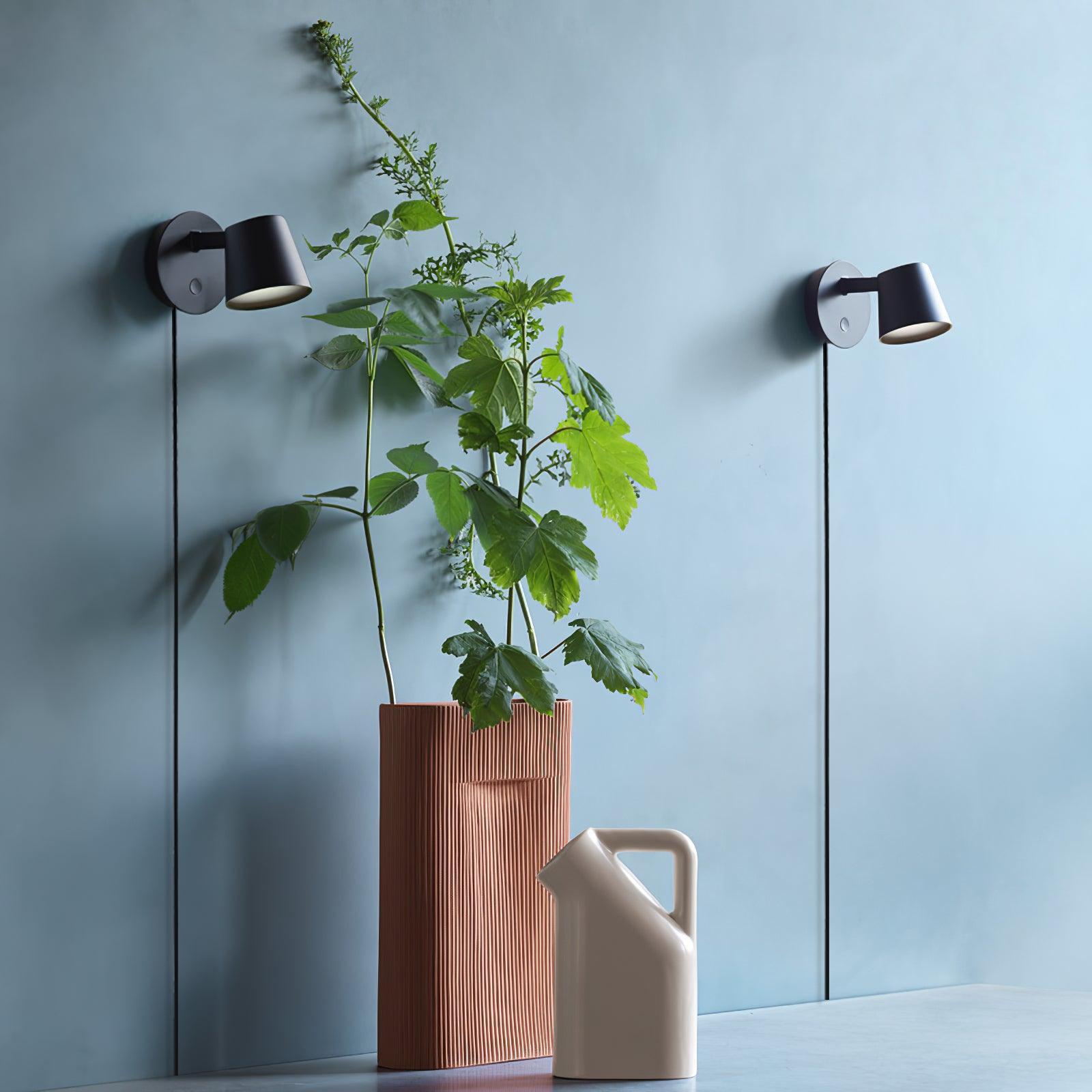 Tip Plug-In Wall Lamp - Lumpaz