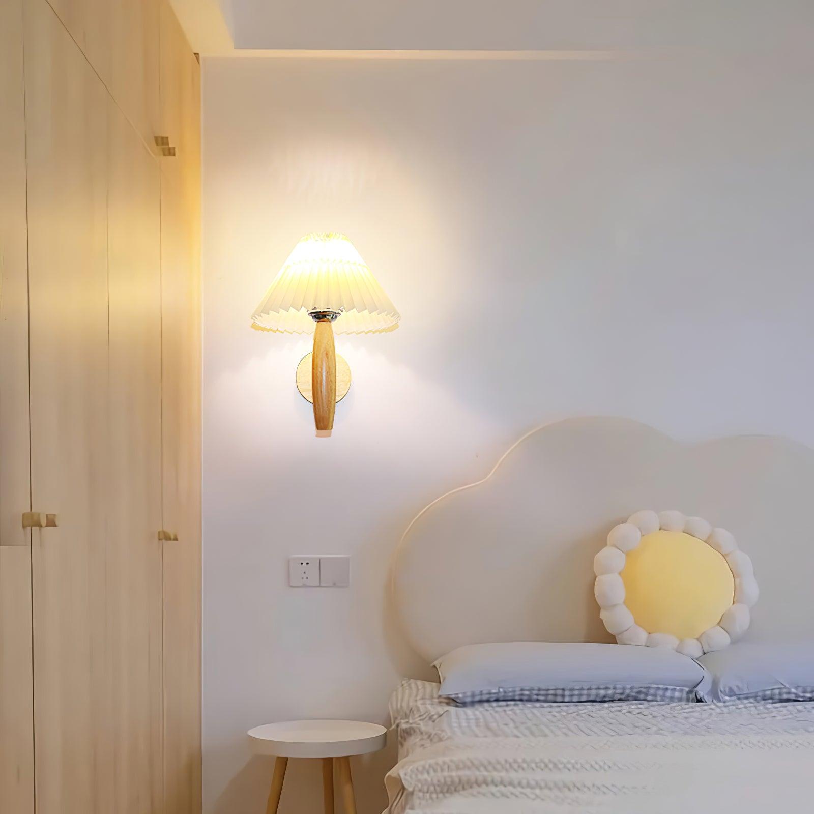 Oak Pleated Wall Light - Lumpaz
