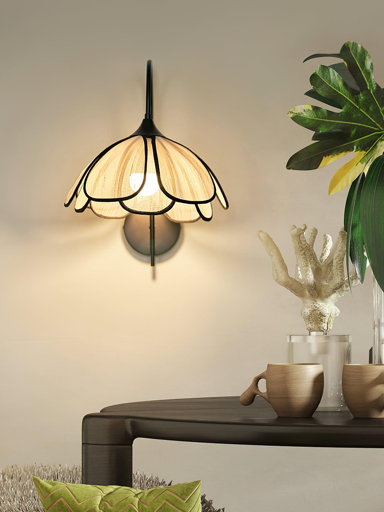 Burnt Petal Wall Lamp - Lumpaz