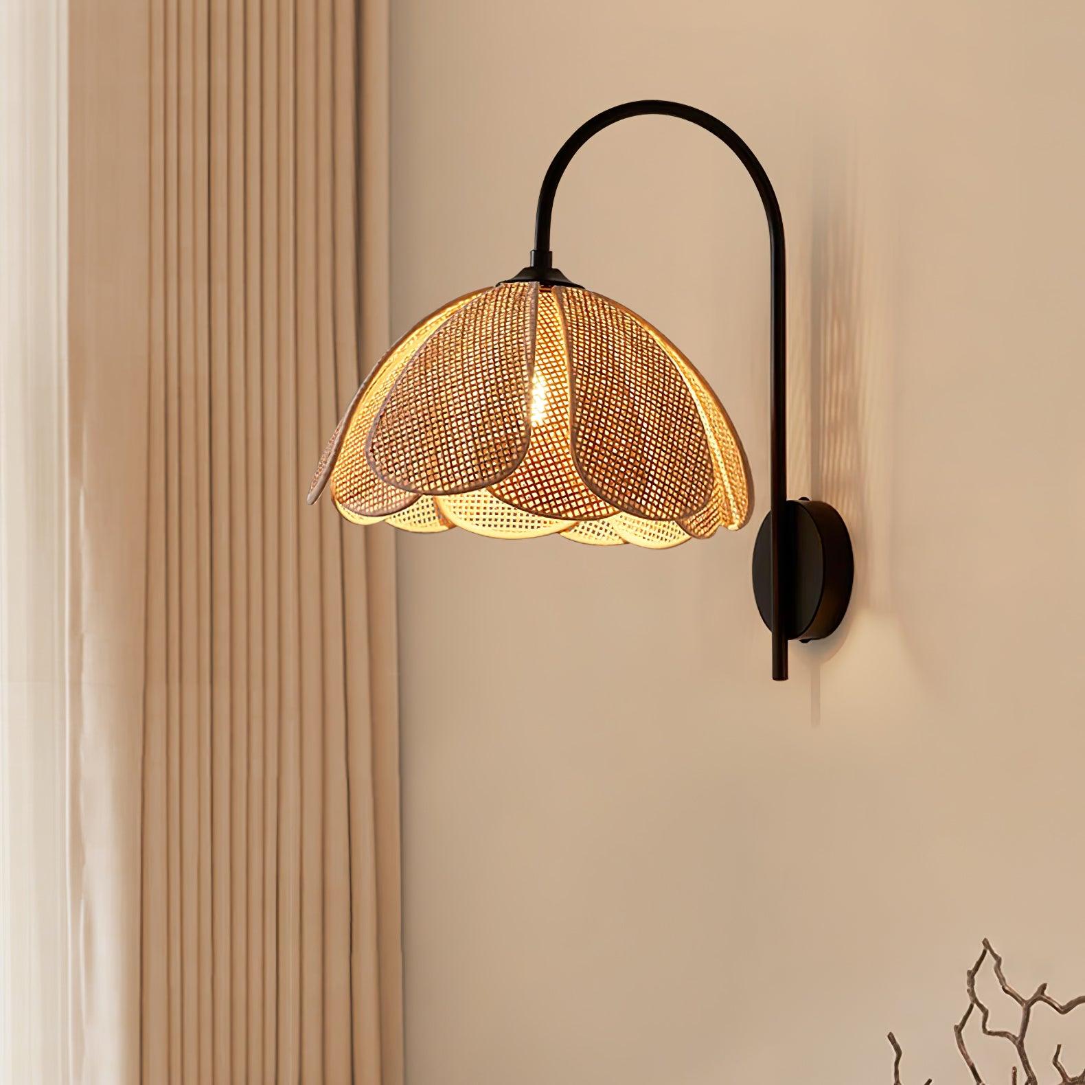 Rattan Petal Wall Lamp - Lumpaz