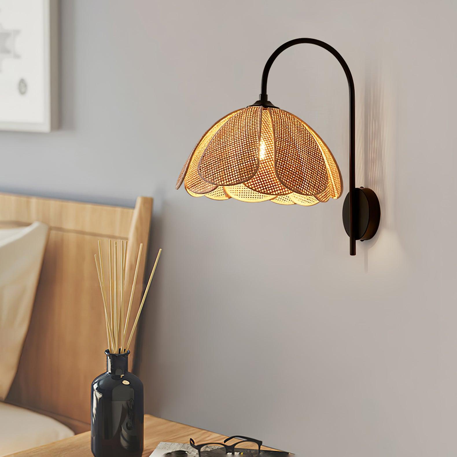 Rattan Petal Wall Lamp - Lumpaz