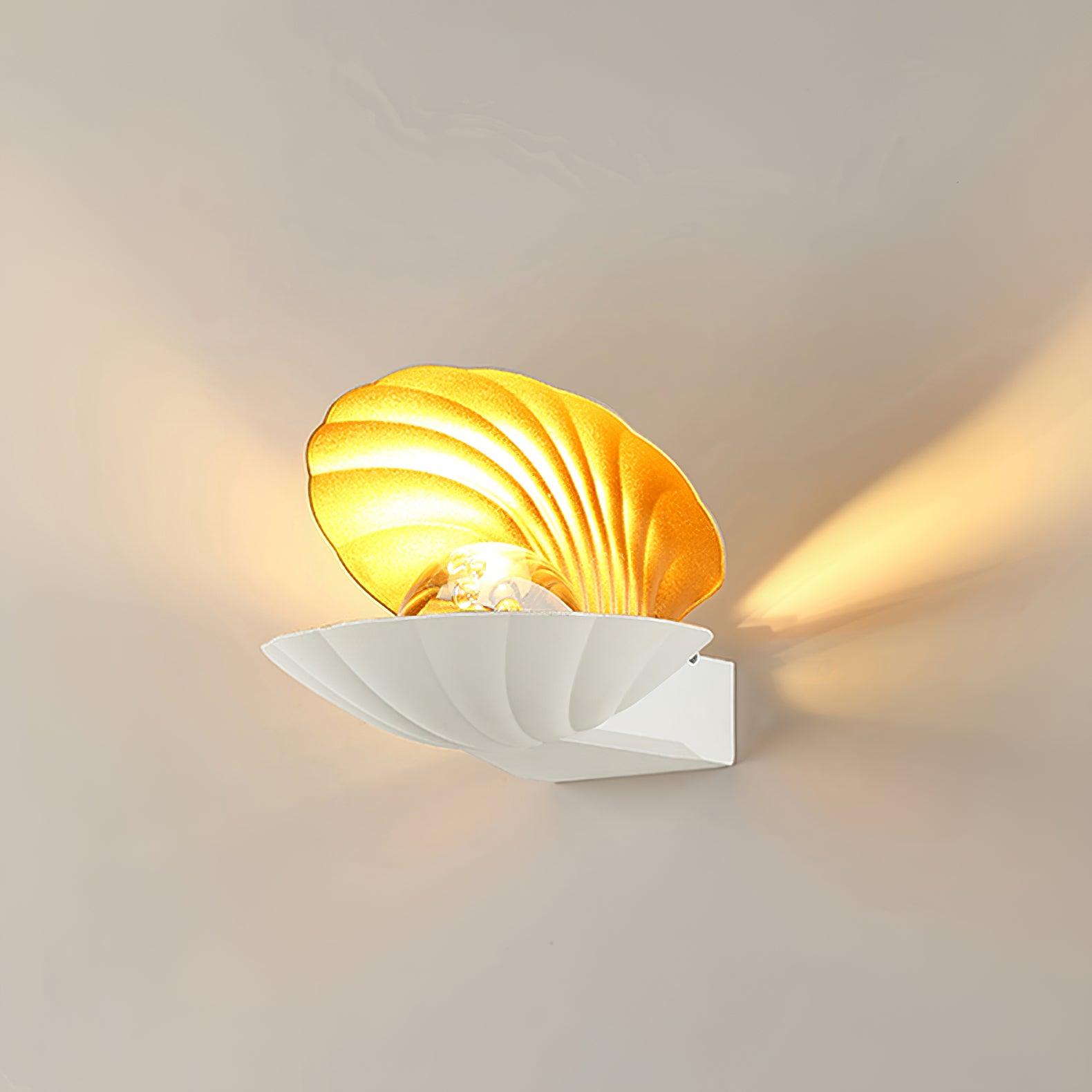 Pearl Clam Wall Light - Lumpaz