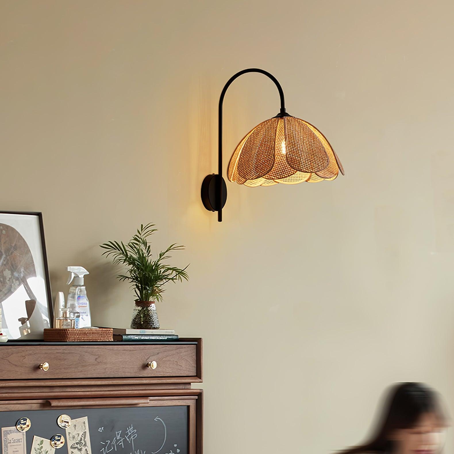 Rattan Petal Wall Lamp - Lumpaz