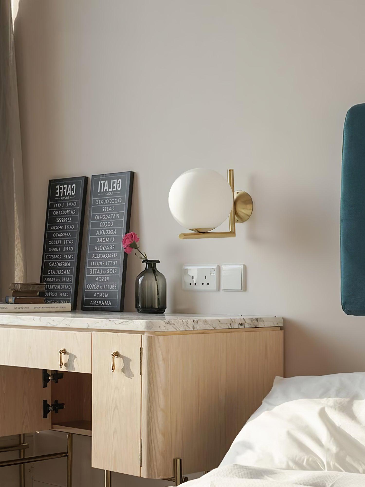 Blown Glass Opal Glass Wall Lamp - Lumpaz