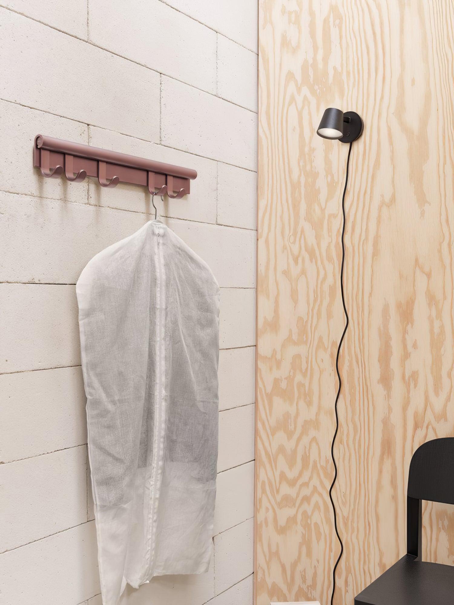 Tip Plug-In Wall Lamp - Lumpaz