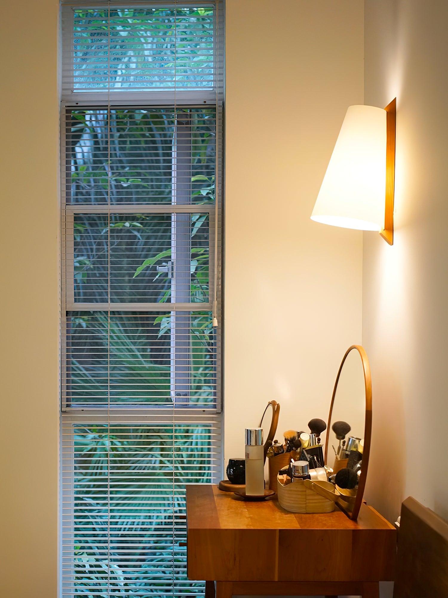 Lupe Wall Lamp - Lumpaz