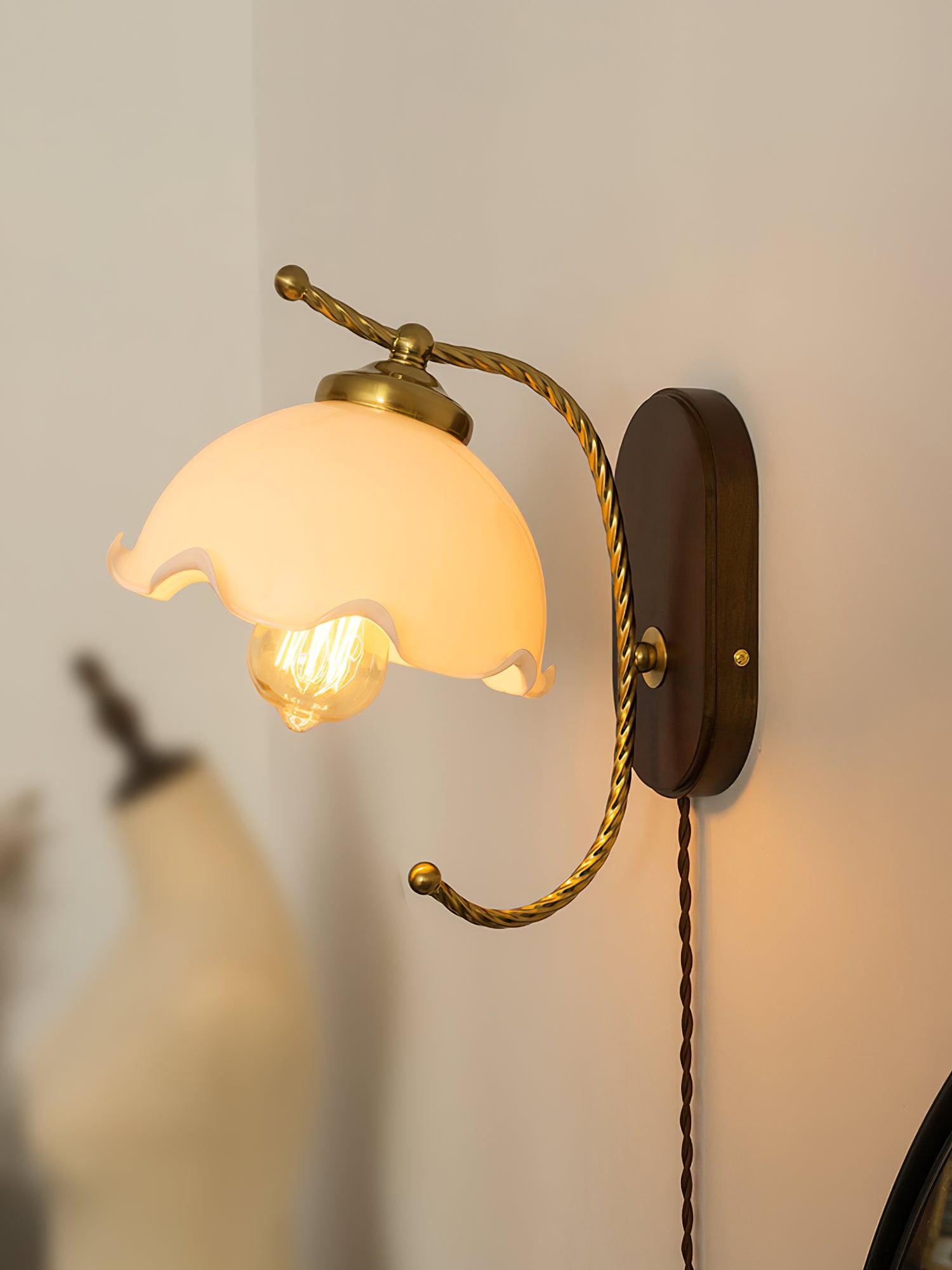 Milky Flower Wall Light - Lumpaz