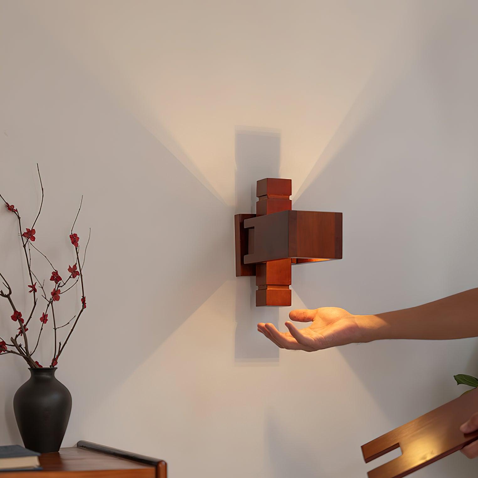 Taliesin Wall Lamp - Lumpaz