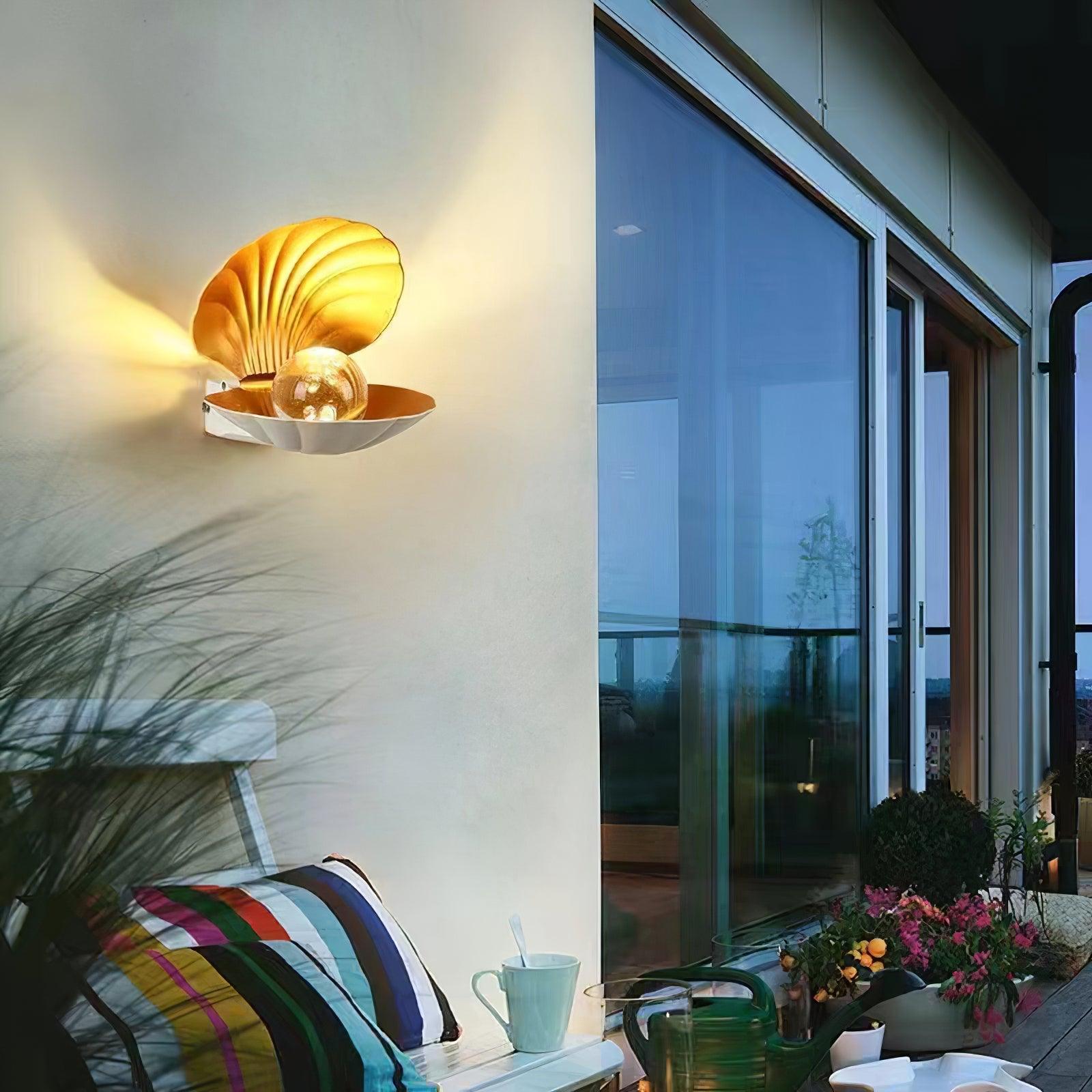 Pearl Clam Wall Light - Lumpaz