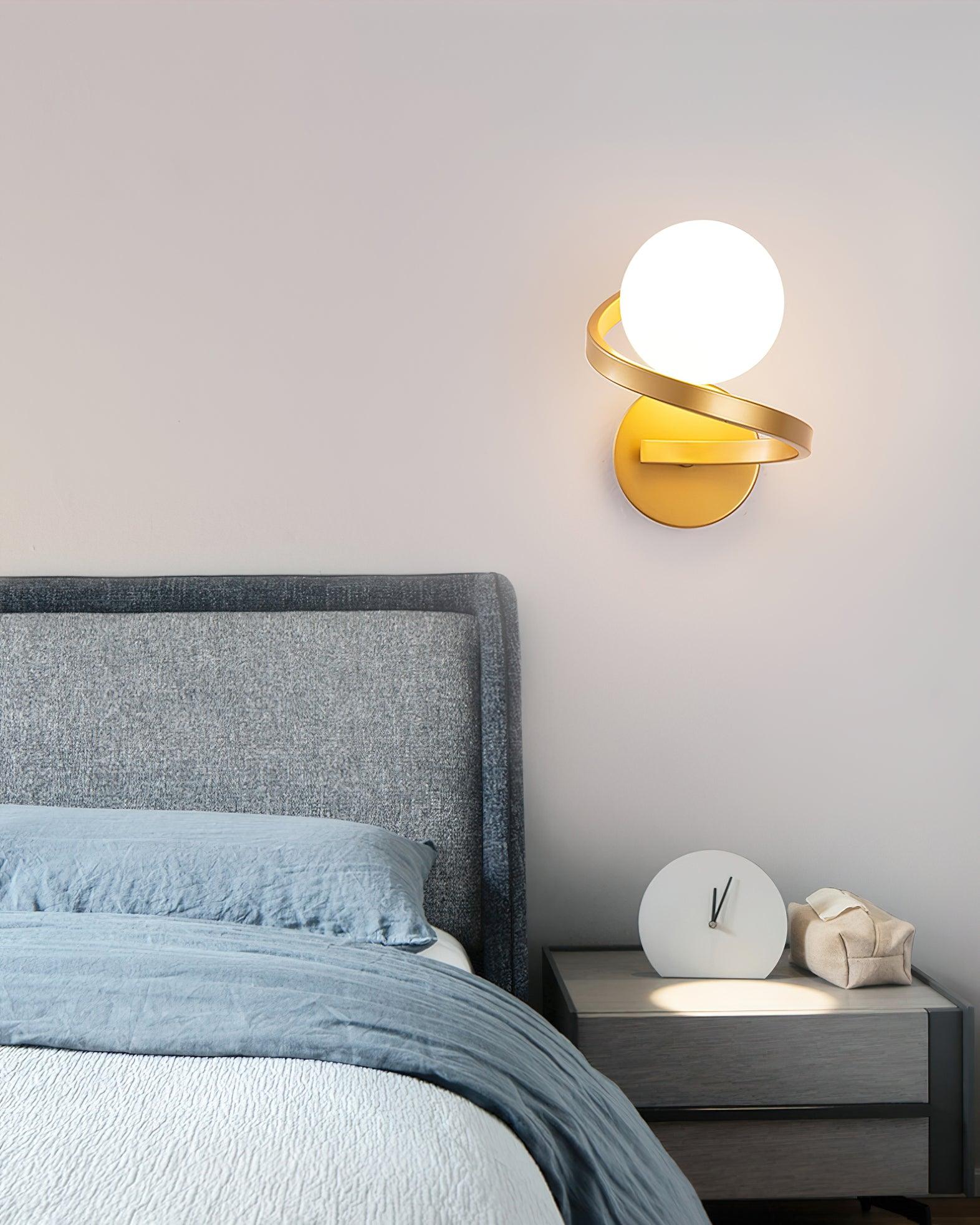 Curved Brass Wall Lamp - Lumpaz