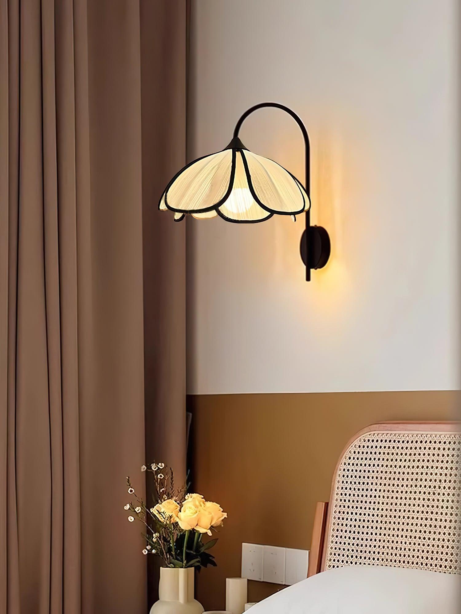 Burnt Petal Wall Lamp - Lumpaz