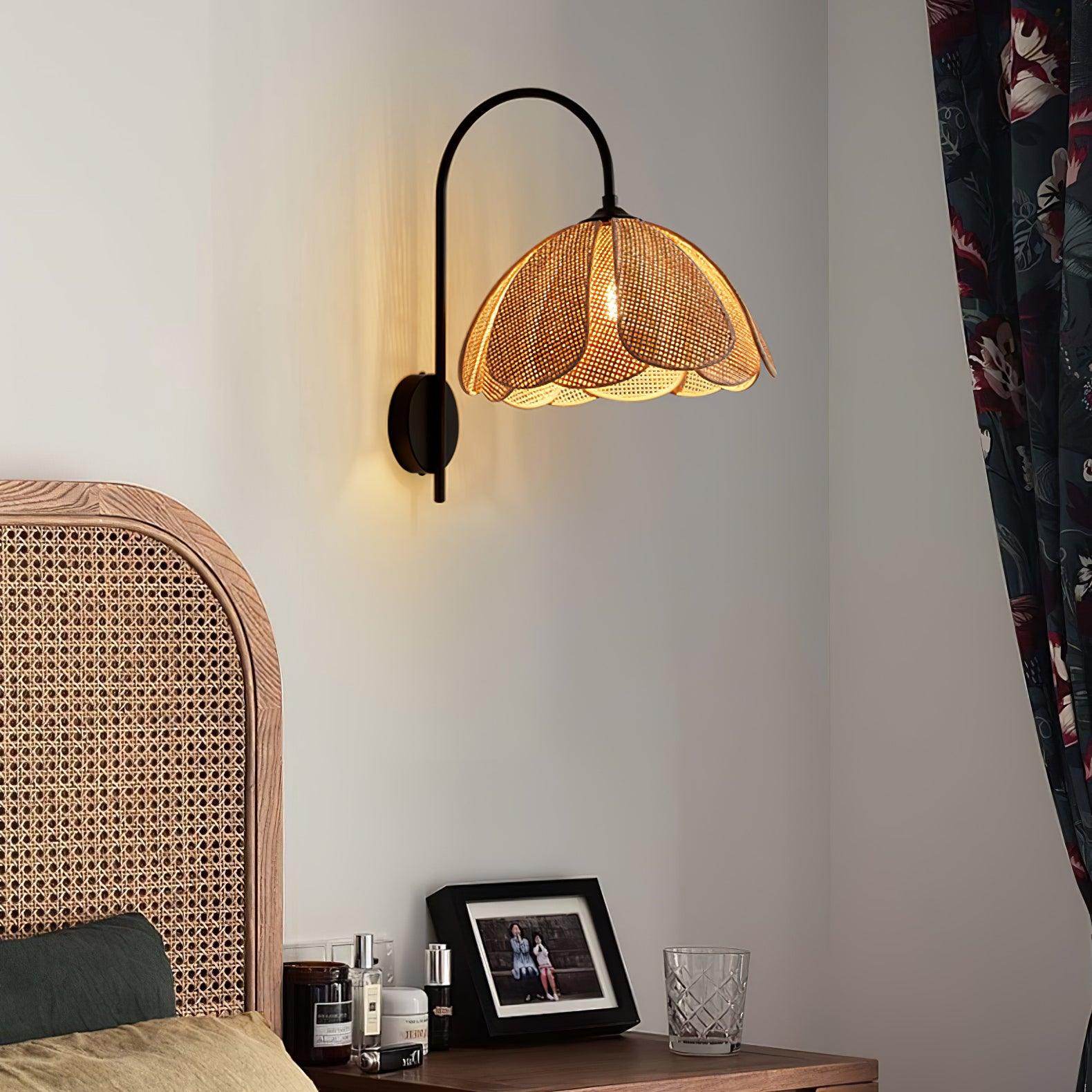 Rattan Petal Wall Lamp - Lumpaz