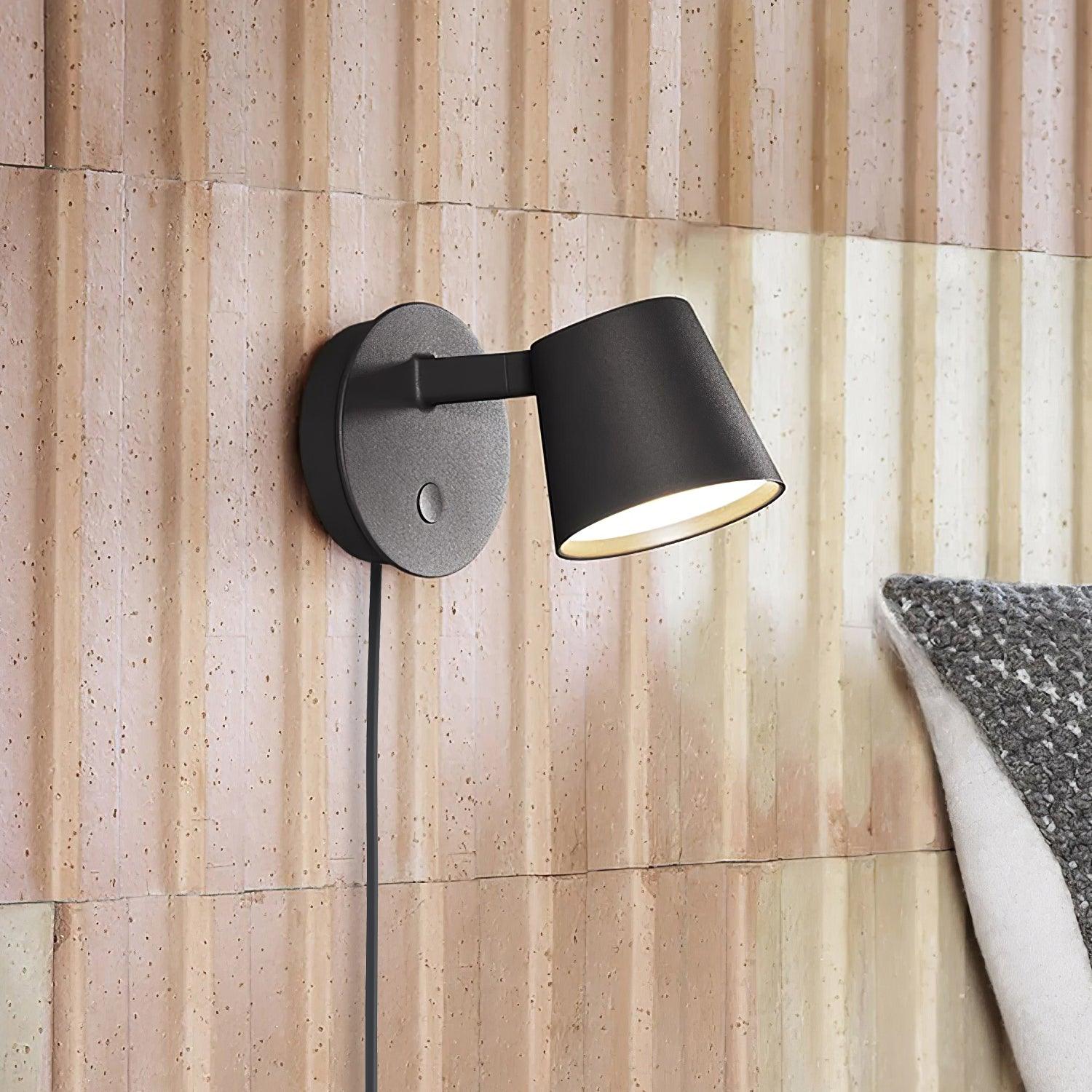 Tip Plug-In Wall Lamp - Lumpaz