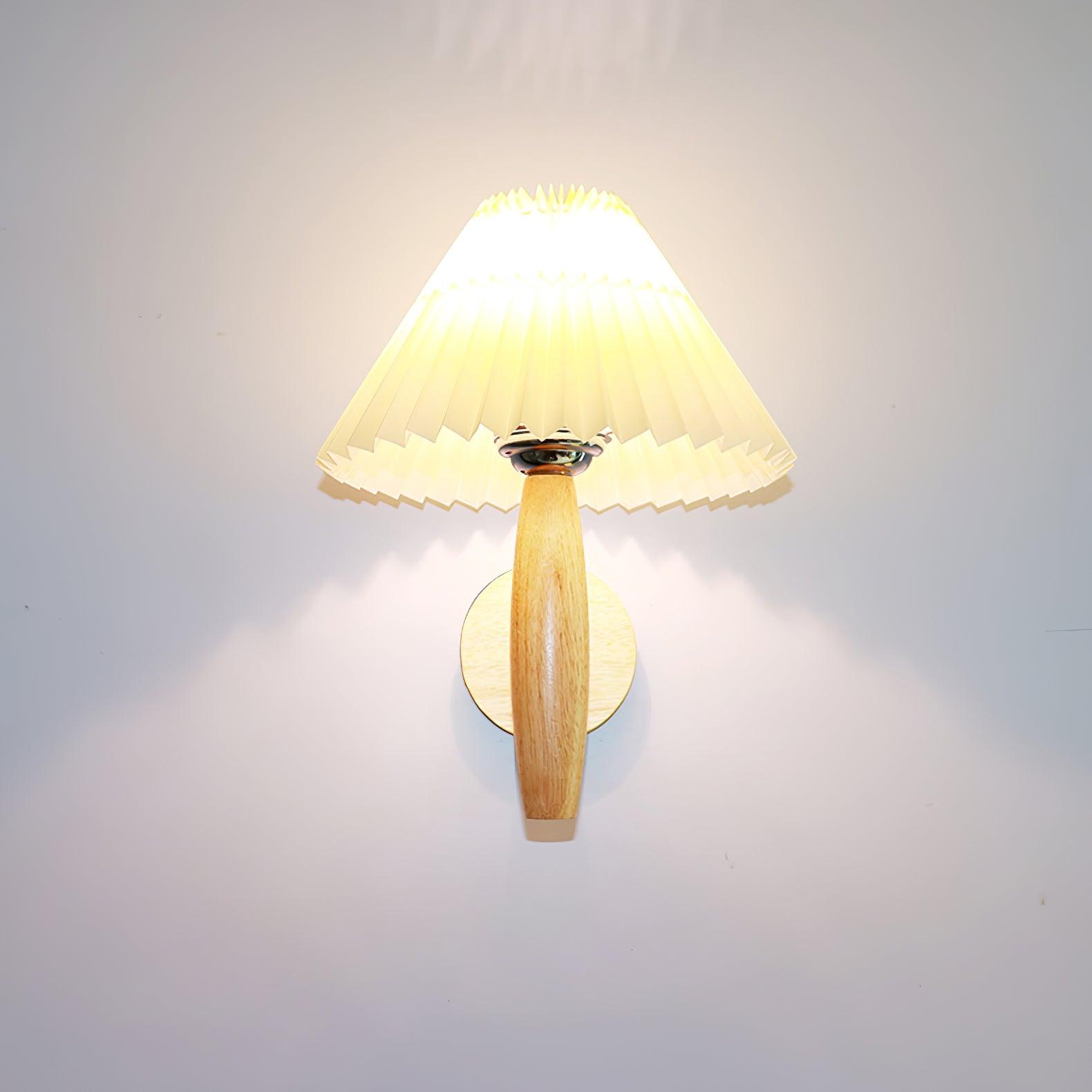 Oak Pleated Wall Light - Lumpaz