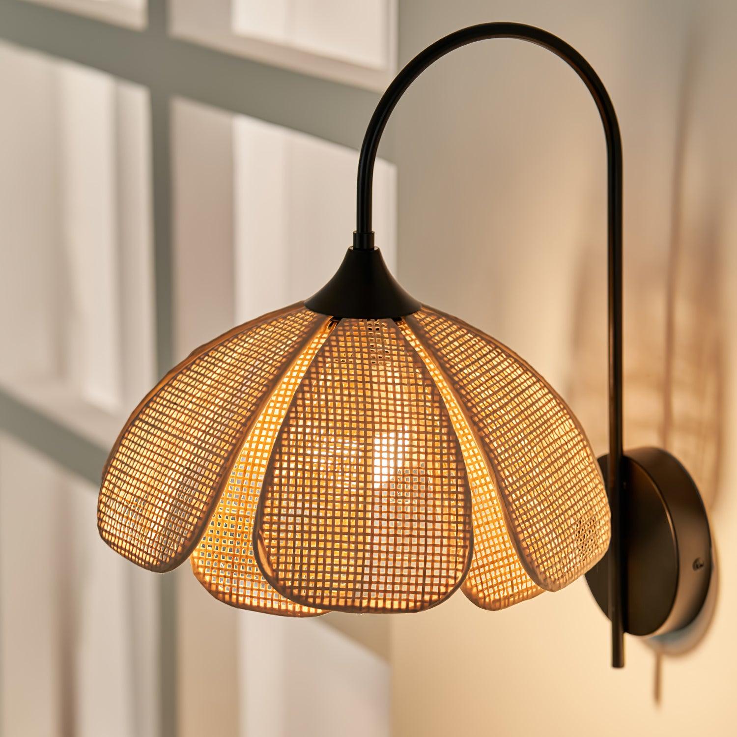 Rattan Petal Wall Lamp - Lumpaz