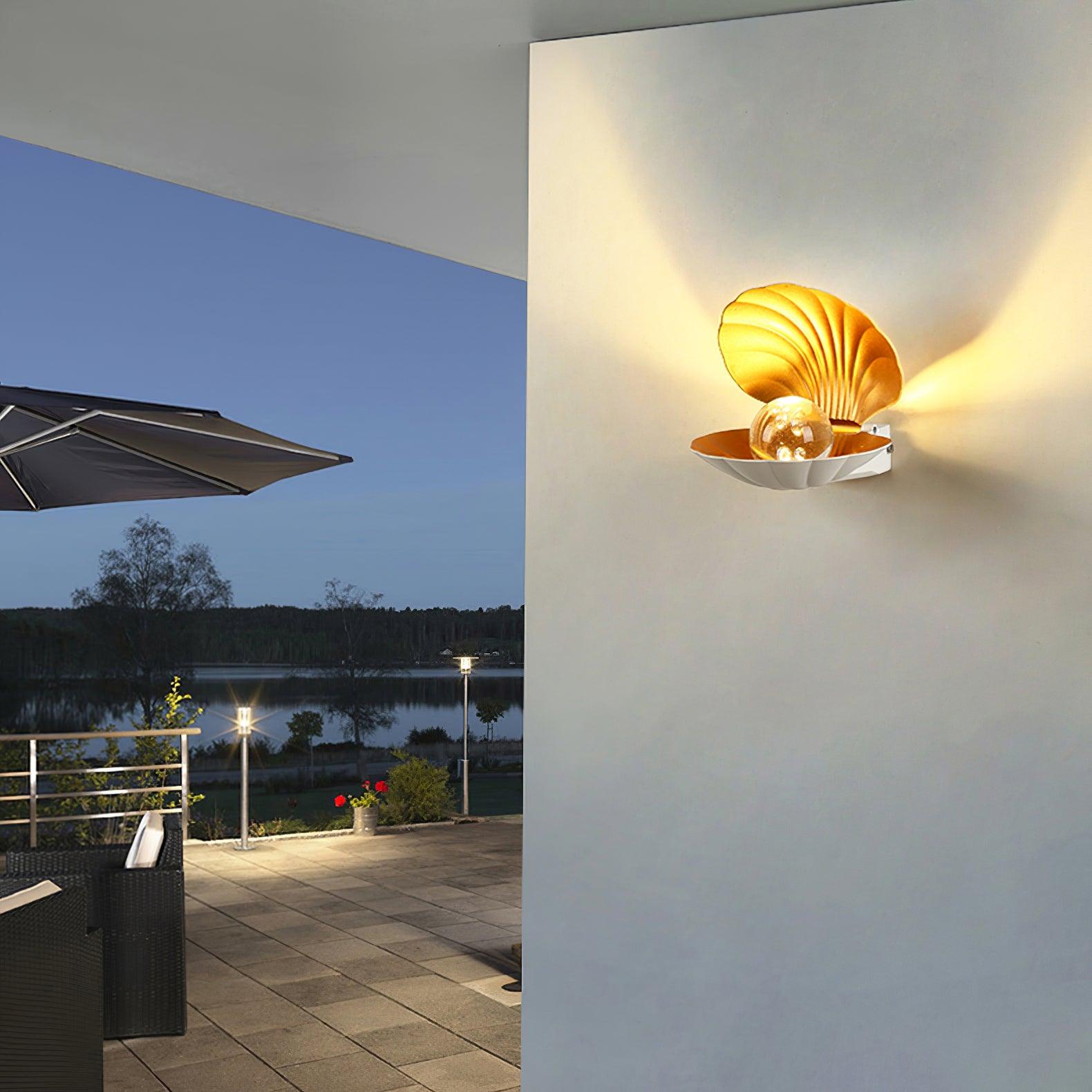 Pearl Clam Wall Light - Lumpaz