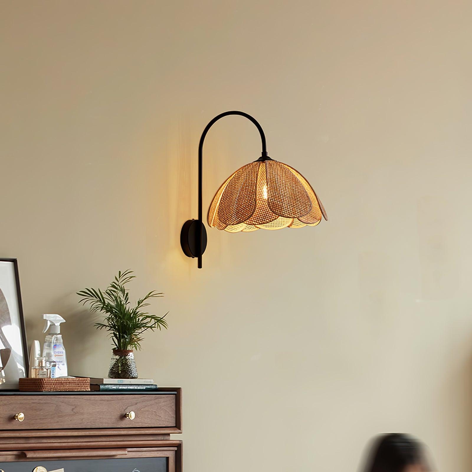 Rattan Petal Wall Lamp - Lumpaz