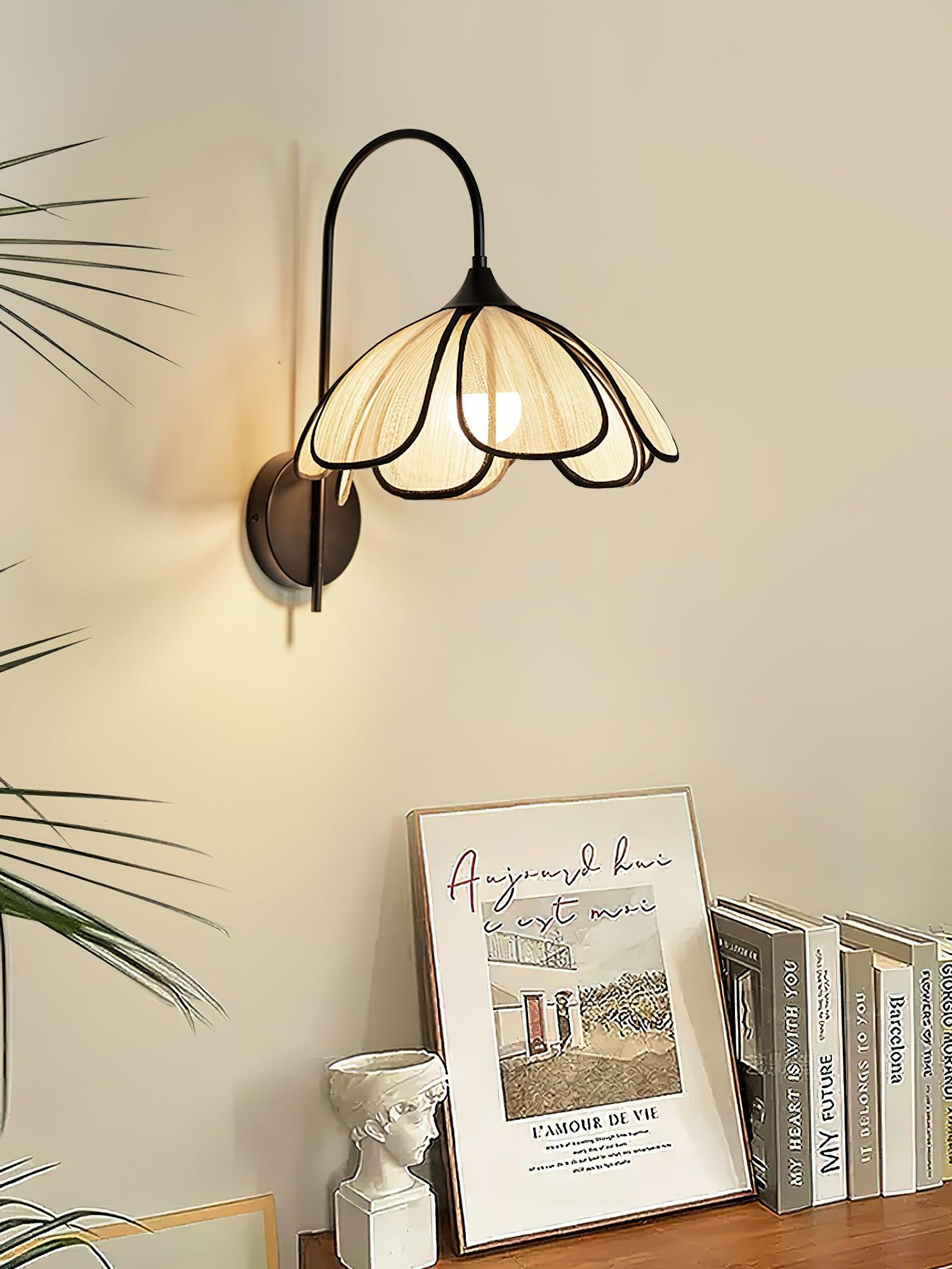 Burnt Petal Wall Lamp - Lumpaz