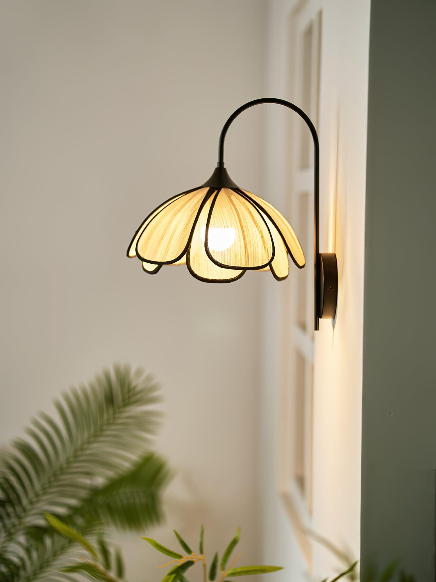 Burnt Petal Wall Lamp - Lumpaz