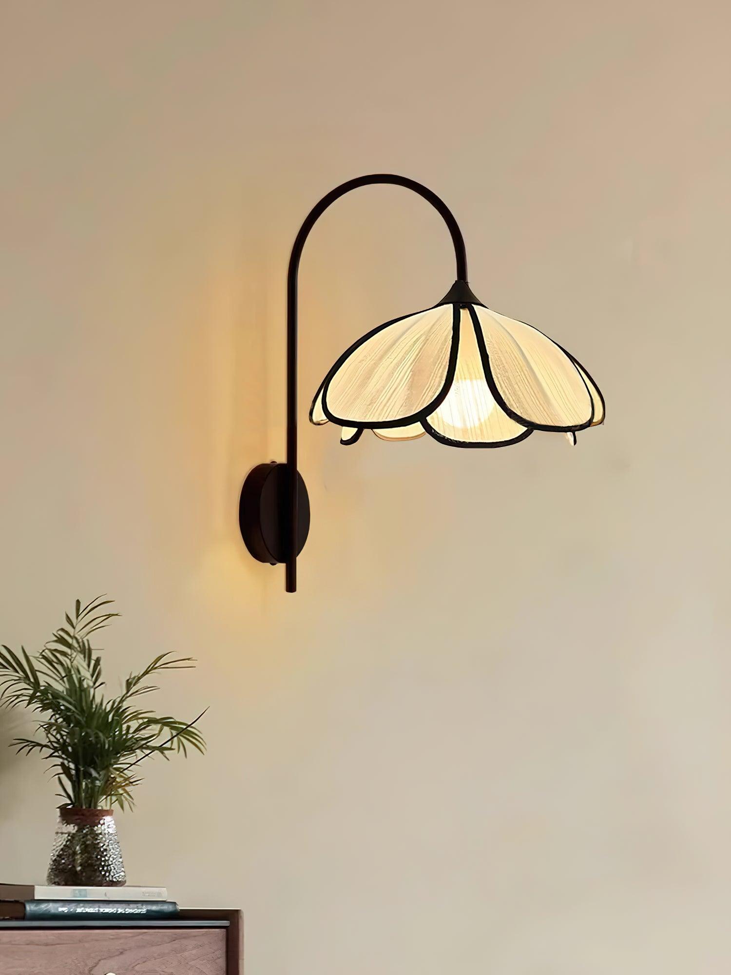 Burnt Petal Wall Lamp - Lumpaz