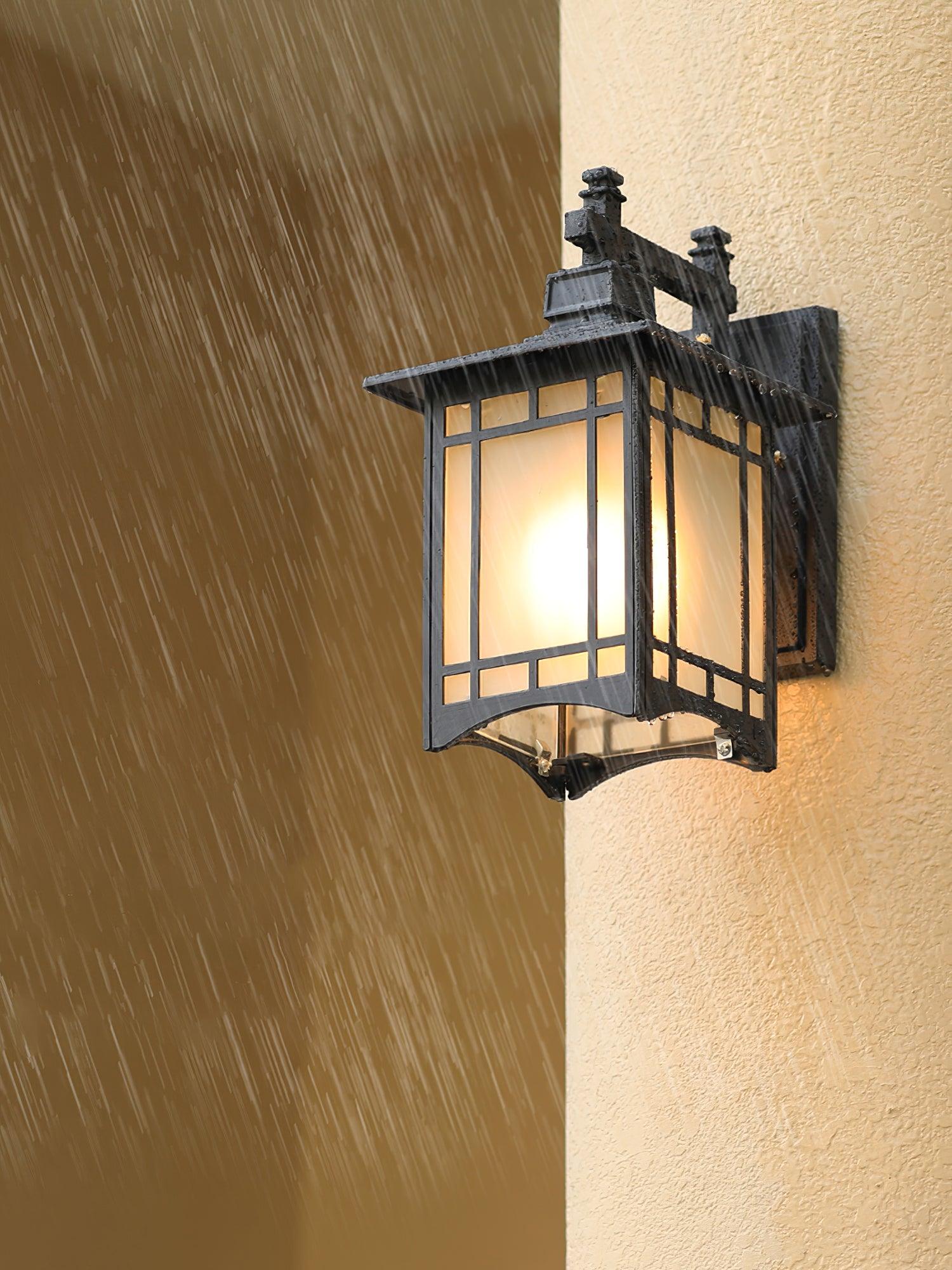 Orm House Wall Light - Lumpaz