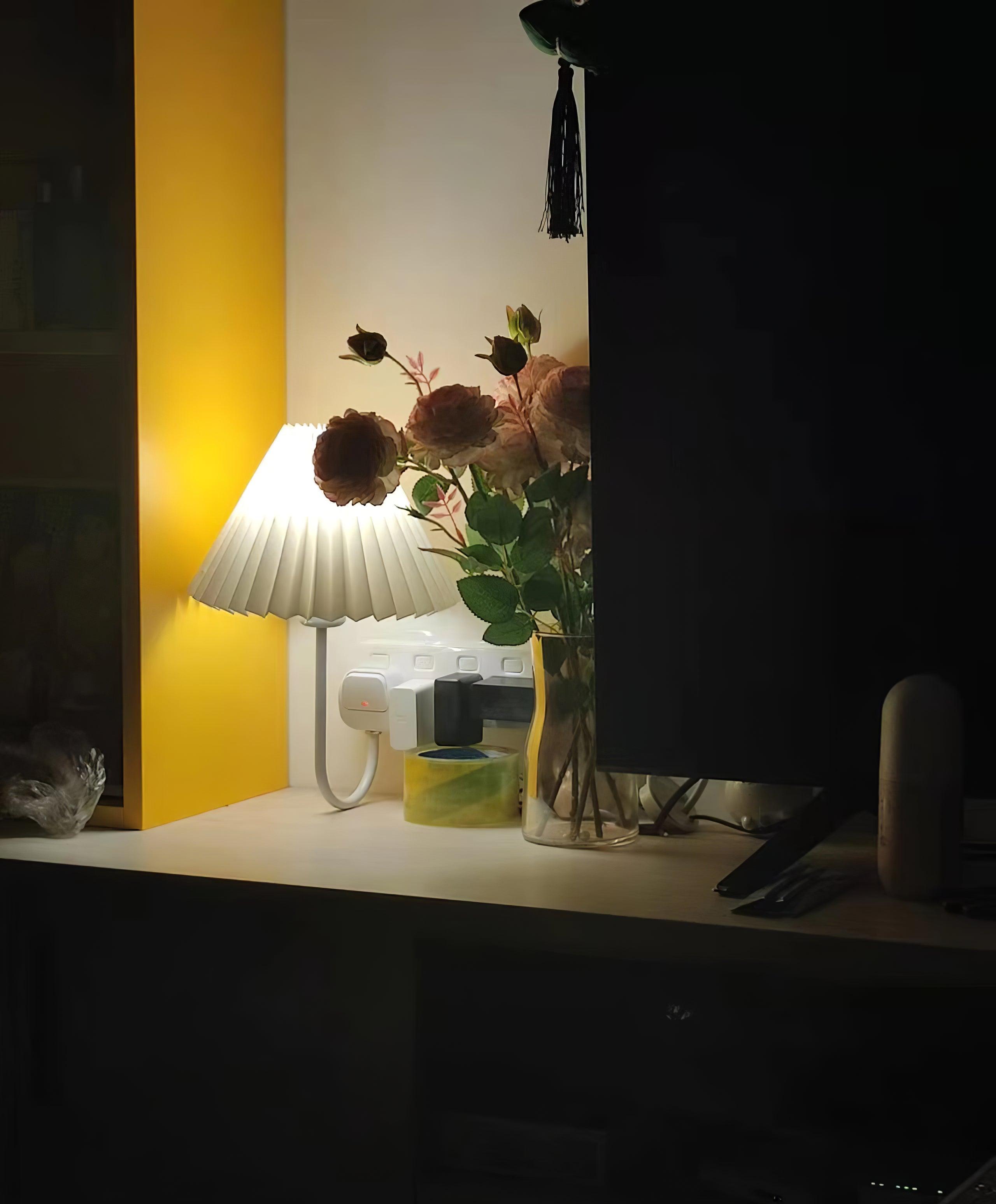 Plug-in Wall Light - Lumpaz