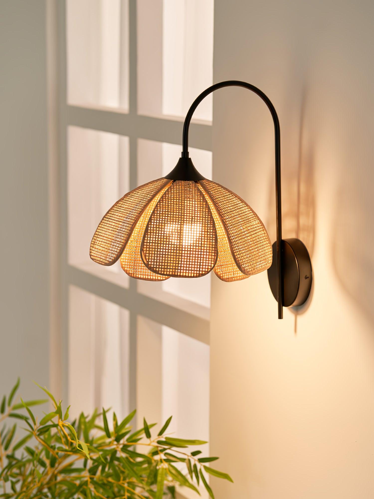 Rattan Petal Wall Lamp - Lumpaz