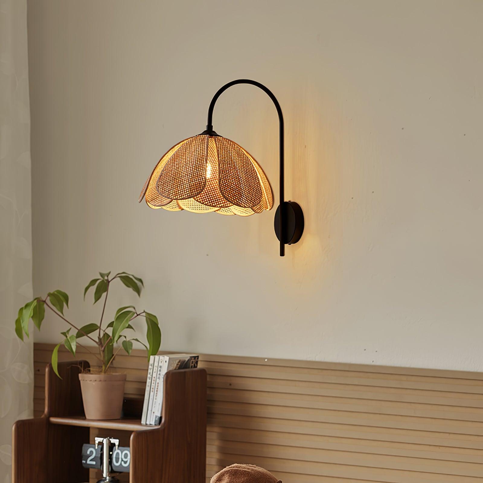 Rattan Petal Wall Lamp - Lumpaz