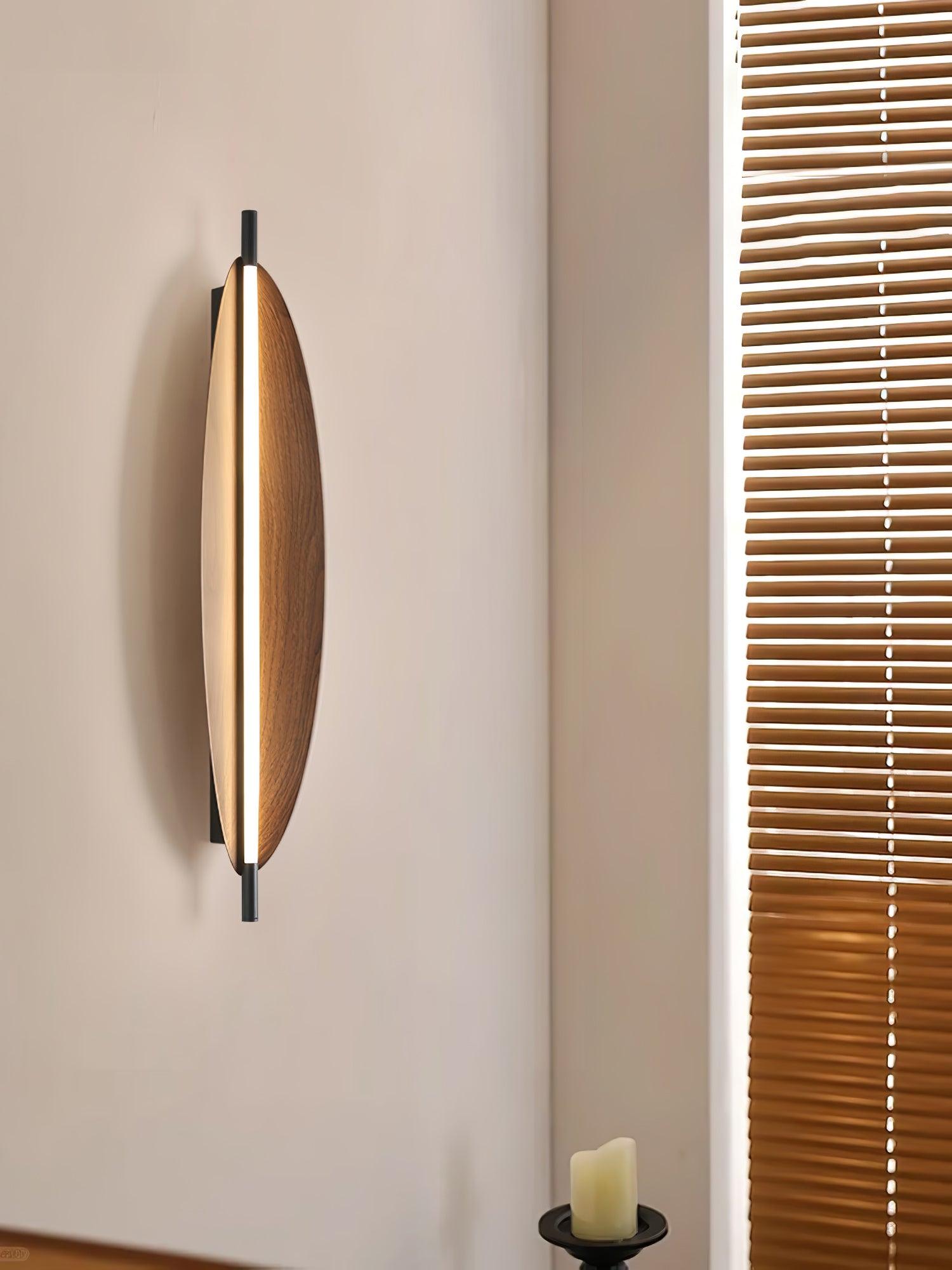 Sleek Board Sconce - Lumpaz