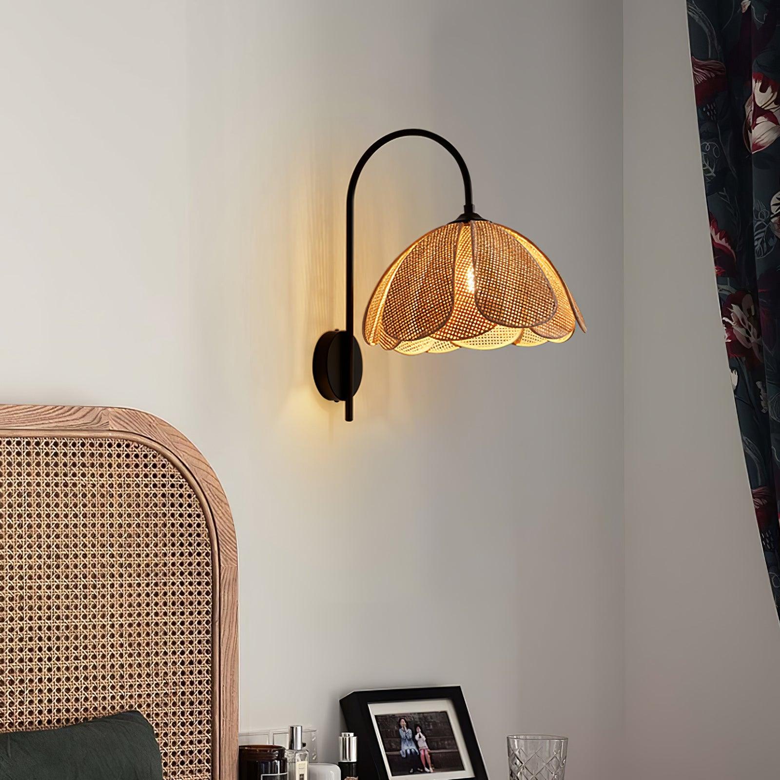 Rattan Petal Wall Lamp - Lumpaz