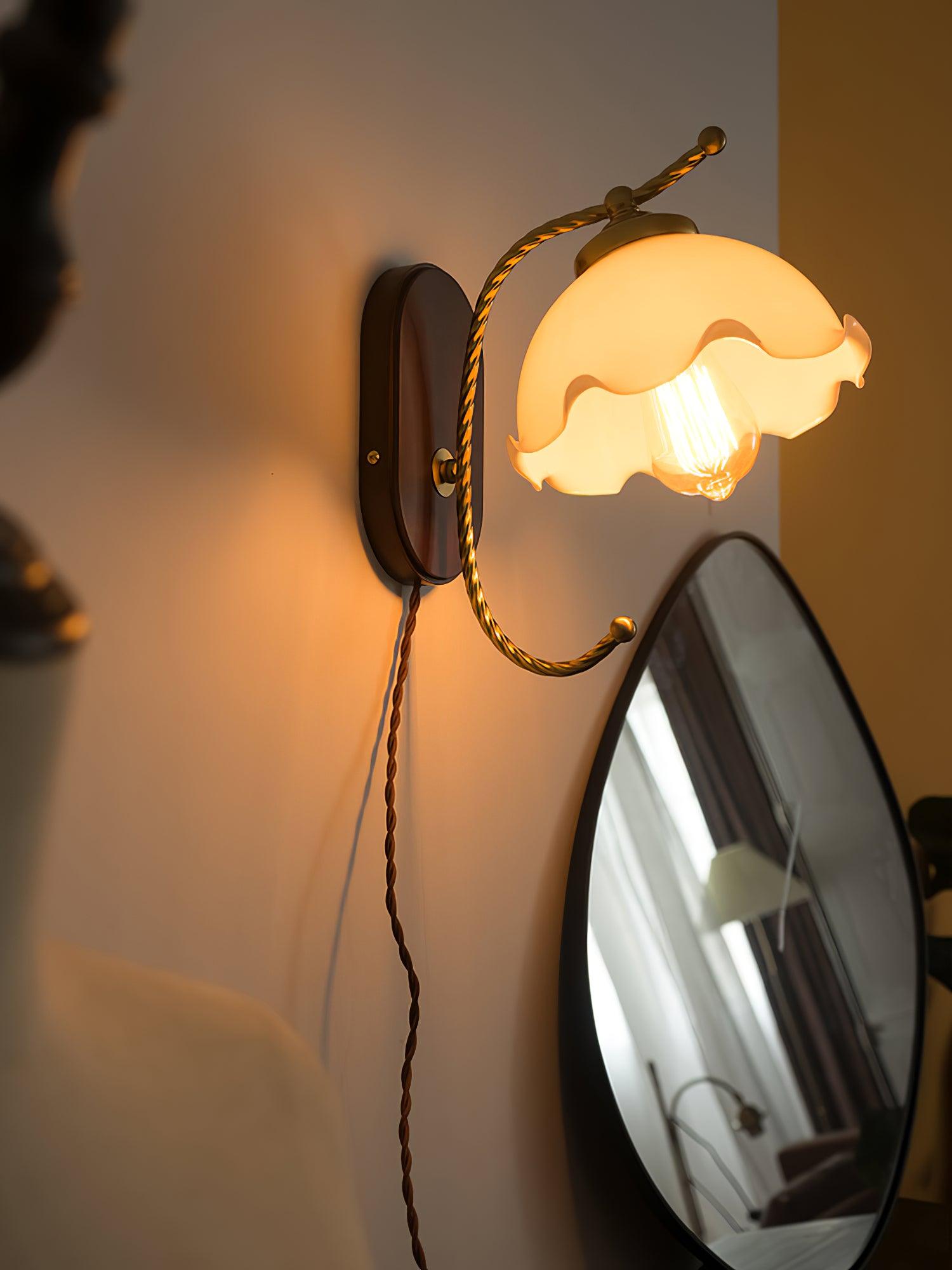 Milky Flower Wall Light - Lumpaz
